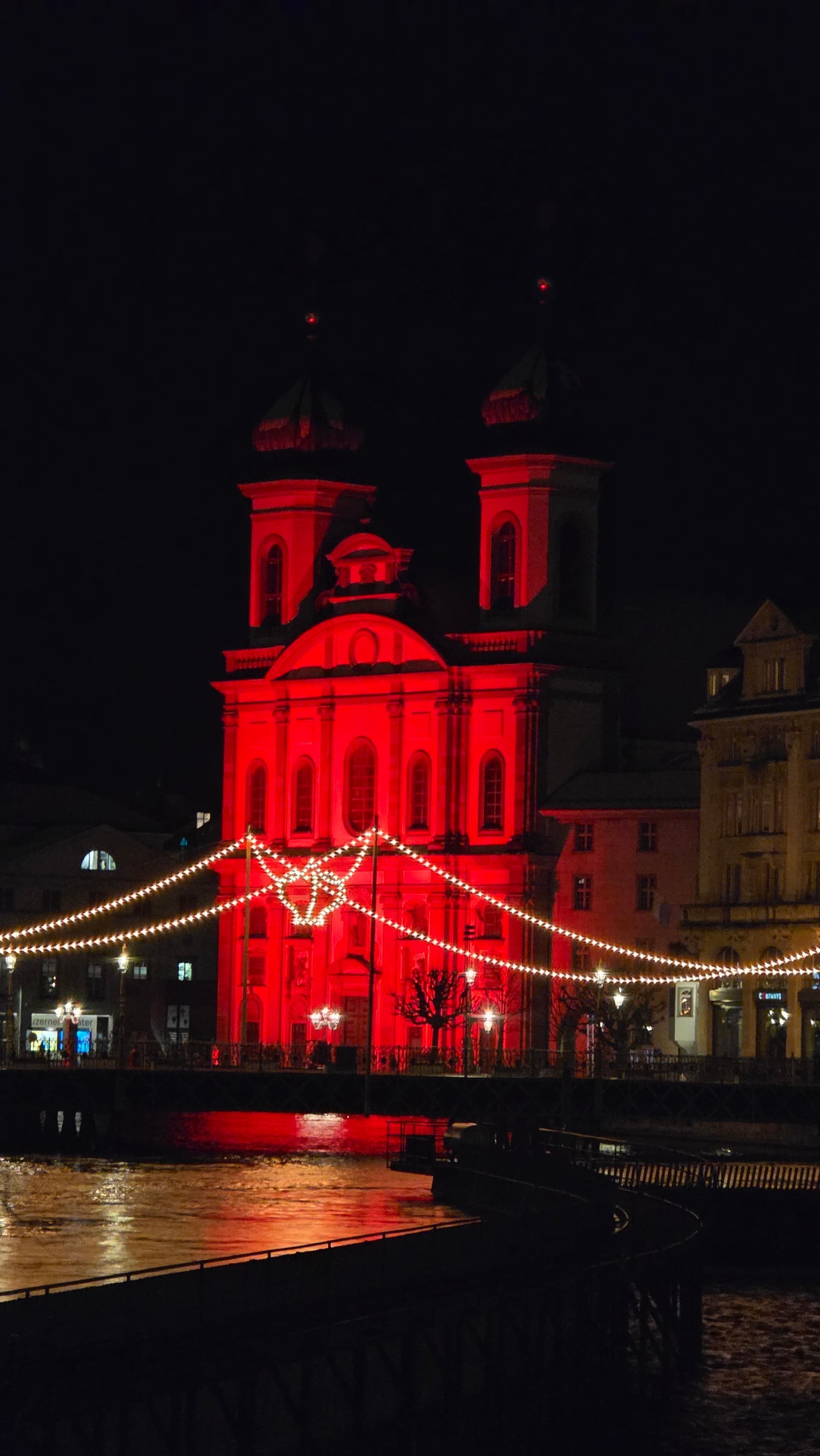 Eindrücke von der REDWEEK 2025 REDWEEK in Luzern Jesuitenkirche 7