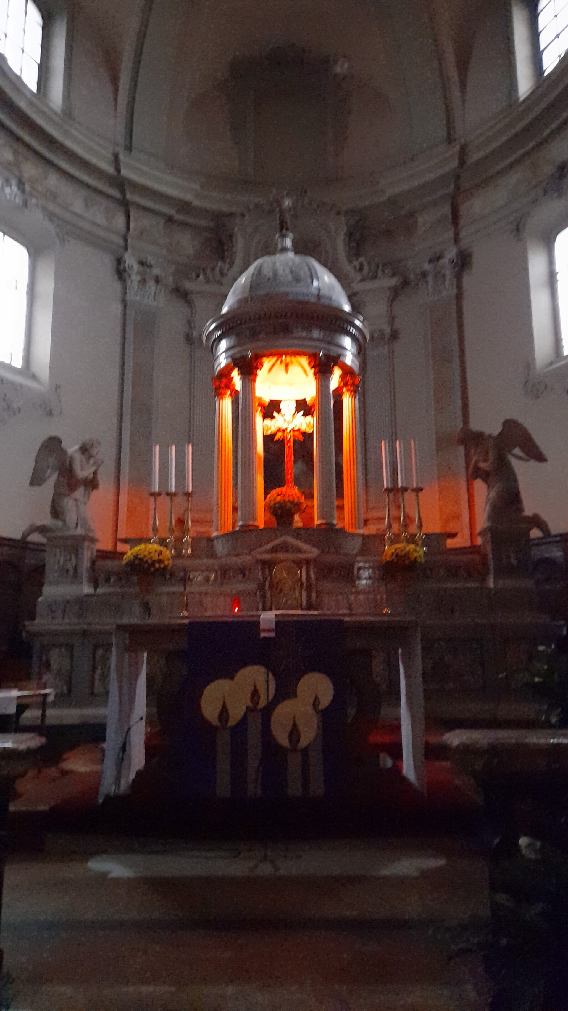 REDWEEK 2025 Tesserete Tabercolo illuminato di rosso chiesa di S Stefano 2