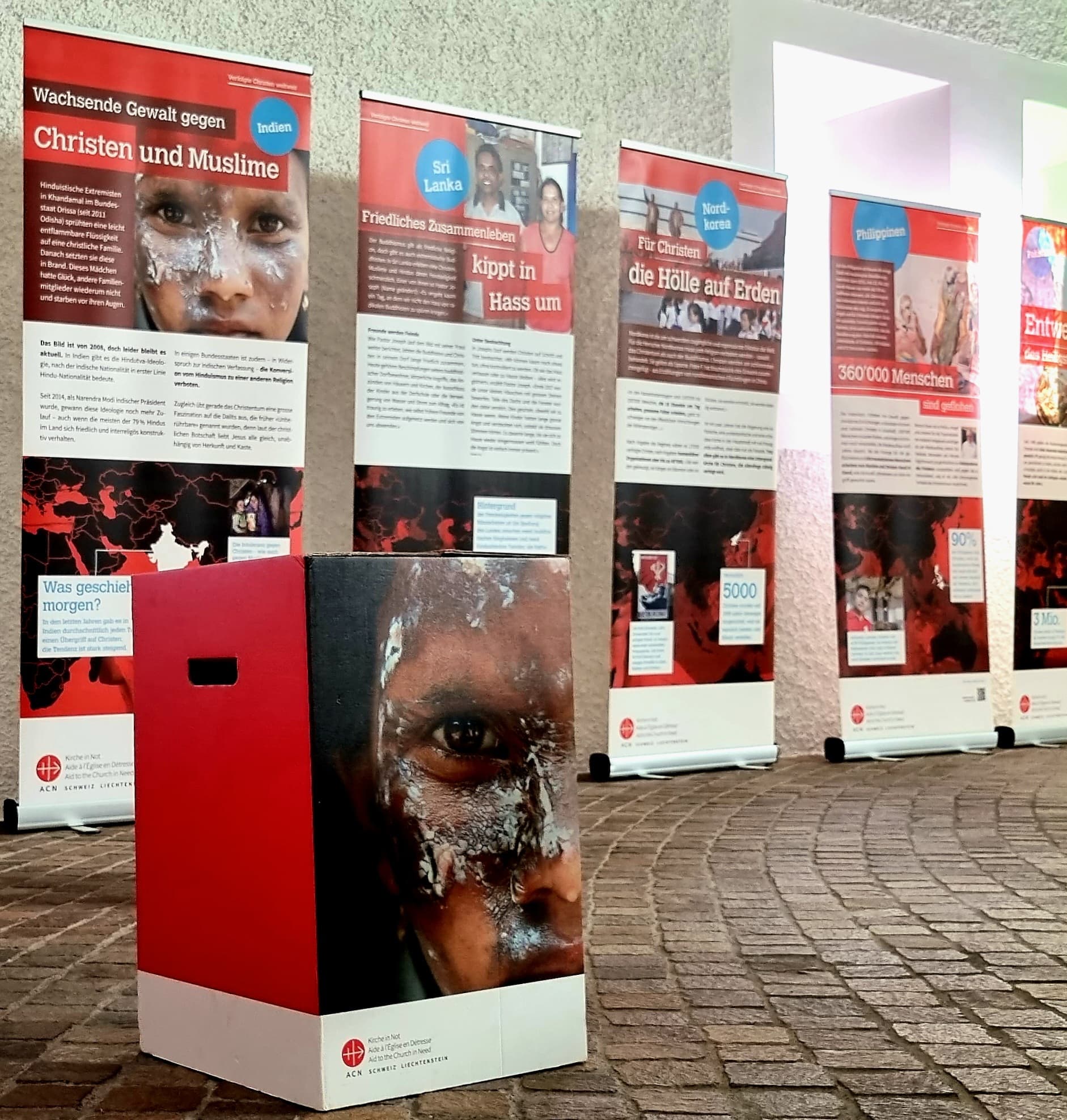 Wanderausstellung "verfolgte Christen weltweit" ©ACN Wanderausstellung "verfolgte Christen weltweit" ©ACN
