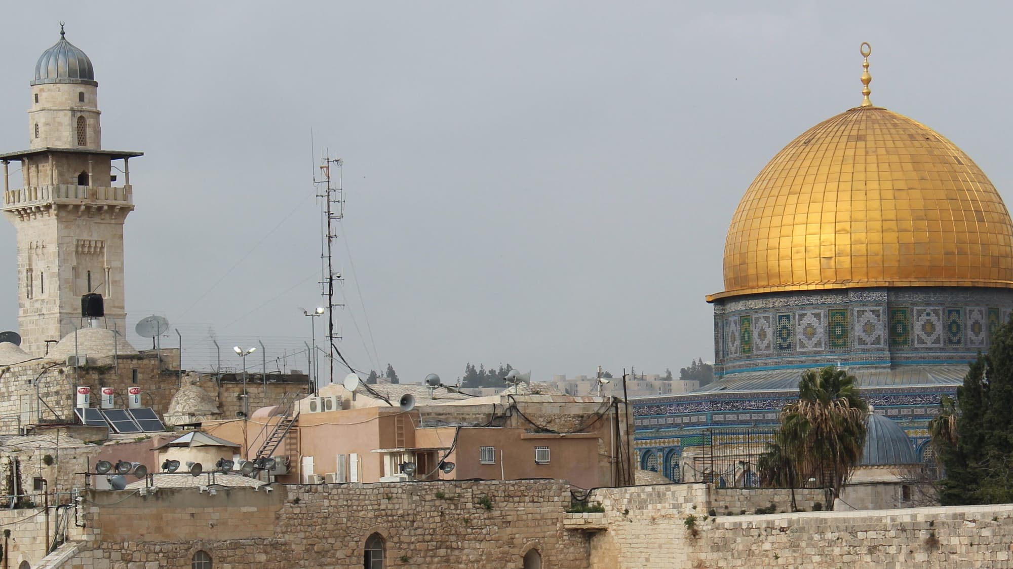 Jerusalem: Der Felsendom und die Klagemauer. (Foto: «Kirche in Not (ACN)») Jerusalem: Der Felsendom und die Klagemauer. (Foto: «Kirche in Not (ACN)»)
