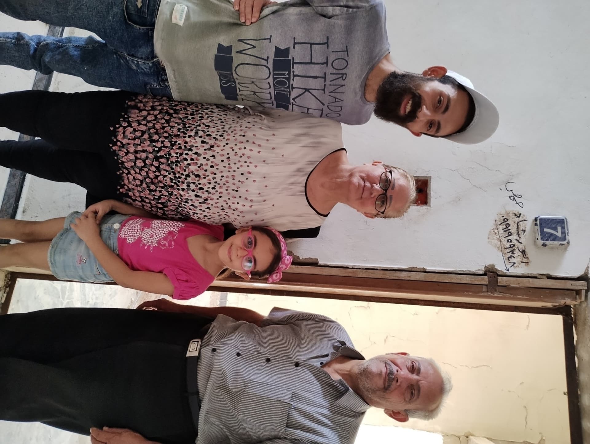 Le chrétien Abou Rashad et sa famille. (Photo: « Aide à l’Église en Détresse (ACN) ») Le chrétien Abou Rashad et sa famille. (Photo: « Aide à l’Église en Détresse (ACN) »)