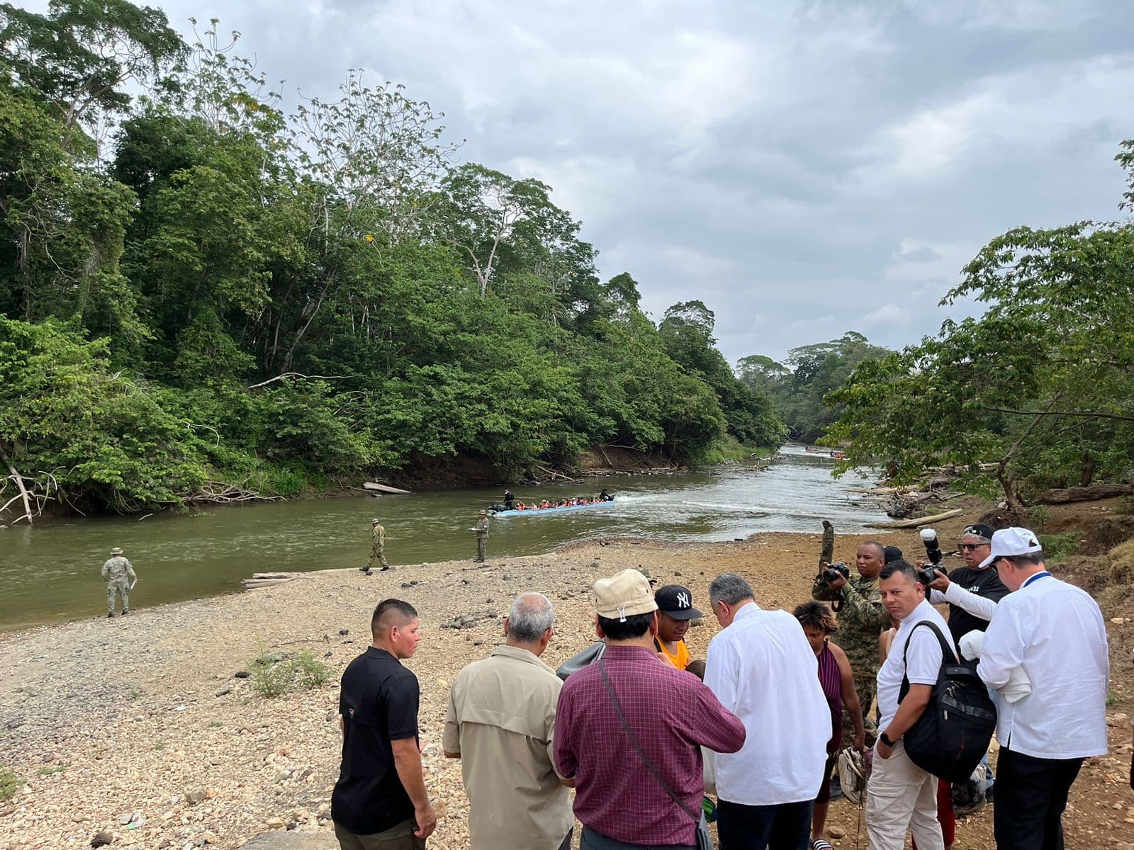 Ein Fluss, den es zu überwinden gilt. Ein Fluss, den es zu überwinden gilt.