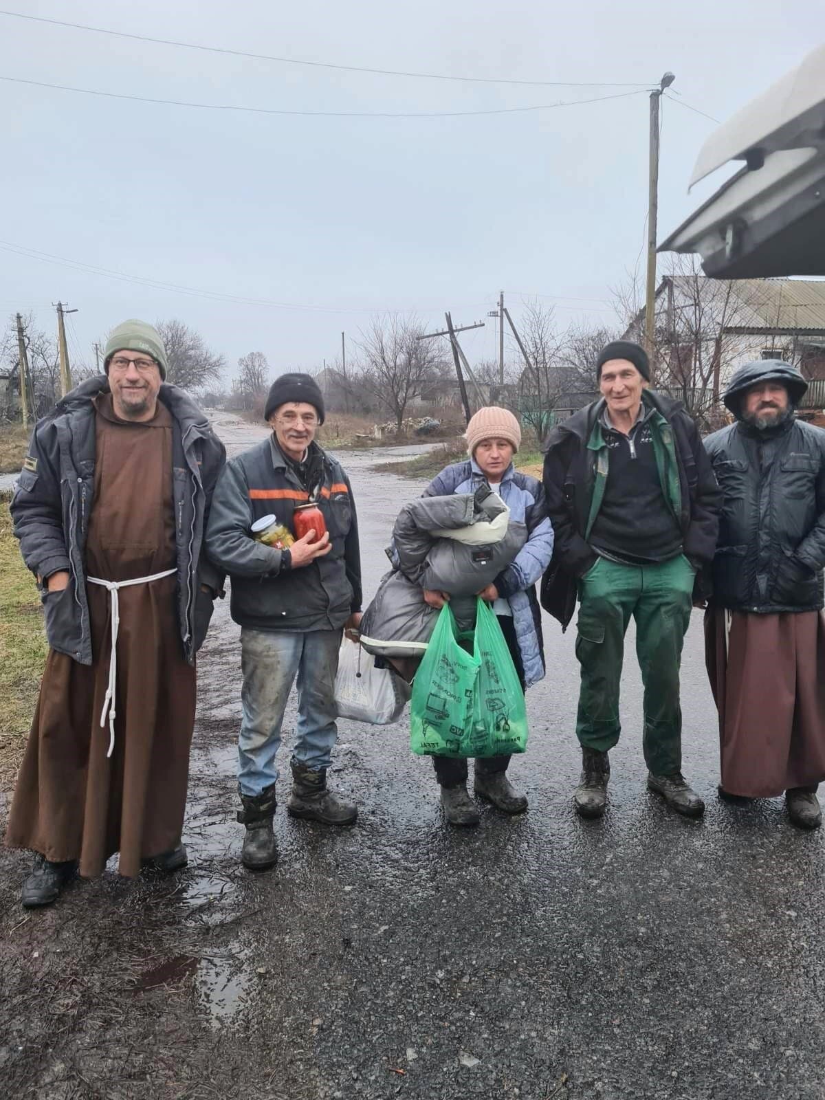 Kapuziner in der Ukraine unterstützen Bedürftige während des Krieges (Foto: ACN) Kapuziner in der Ukraine unterstützen Bedürftige während des Krieges (Foto: ACN)
