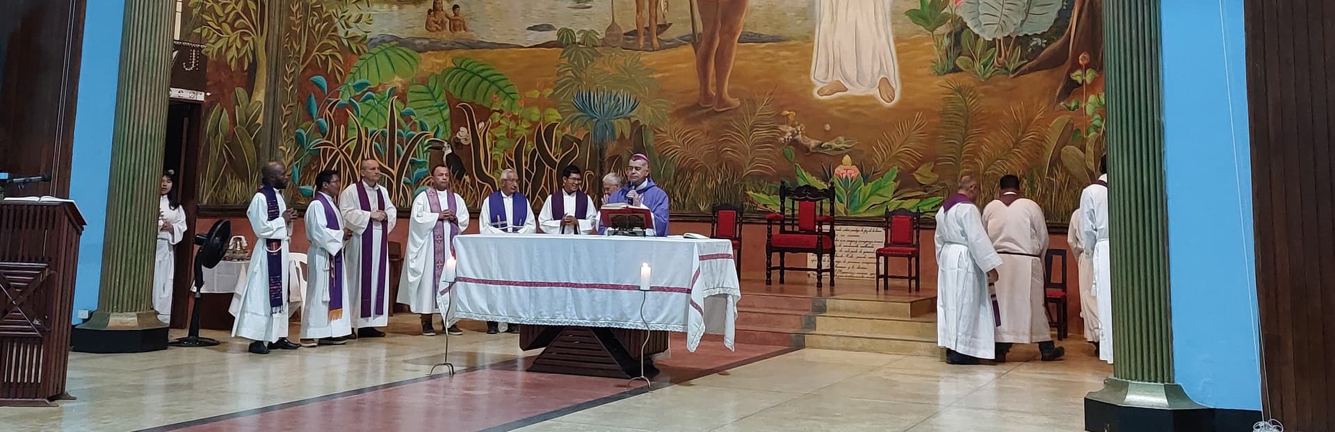 Bischof Medardo Henao del Río, apostolischer Vikar von Mitú, feiert die heilige Messe (Foto: ACN) Bischof Medardo Henao del Río, apostolischer Vikar von Mitú, feiert die heilige Messe (Foto: ACN)