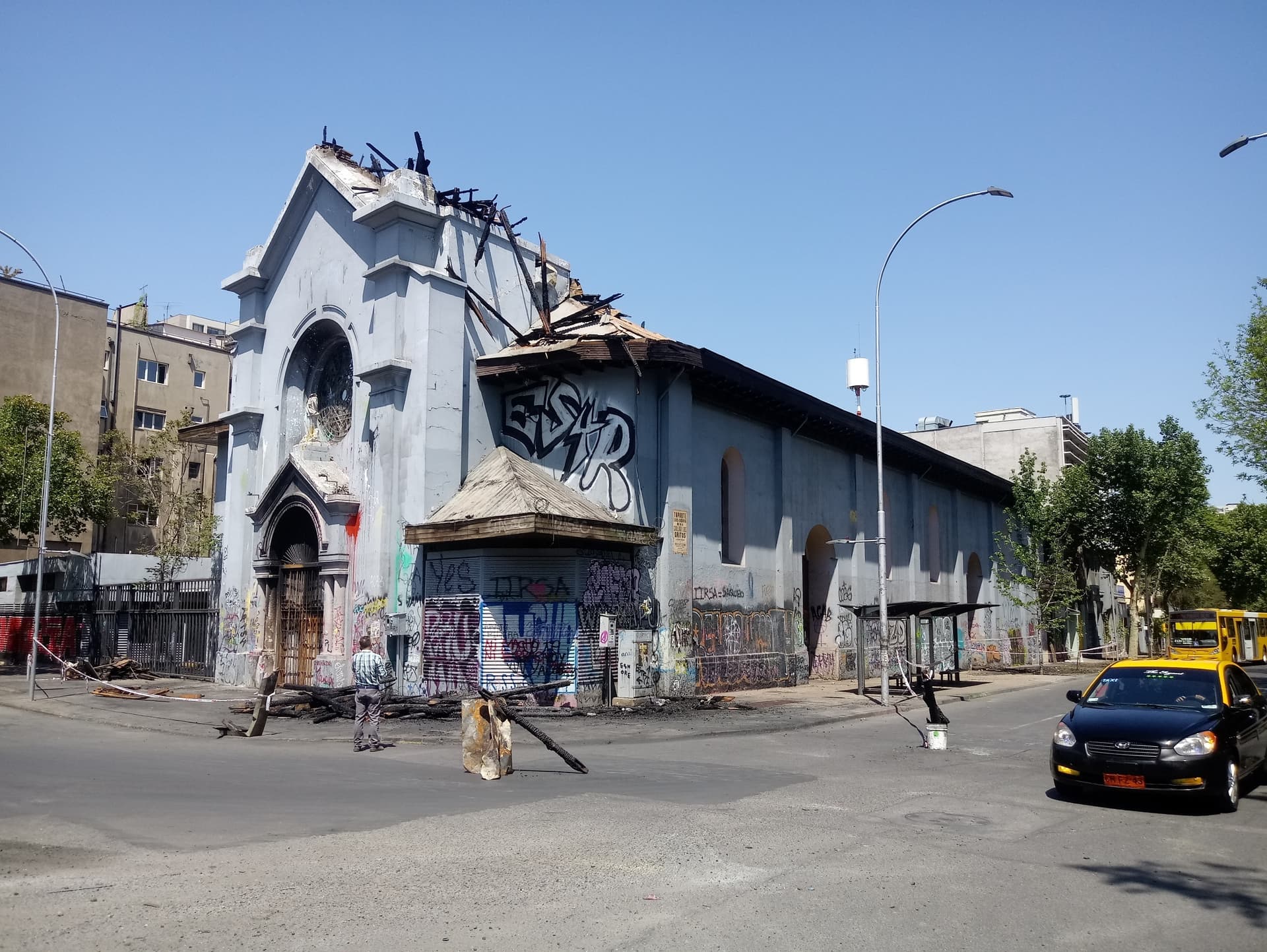 Die Pfarreikirche La Asunción in Santiago de Chile wurde am 19.10.2020 verbrannt (Foto: ACN) Die Pfarreikirche La Asunción in Santiago de Chile wurde am 19.10.2020 verbrannt (Foto: ACN)