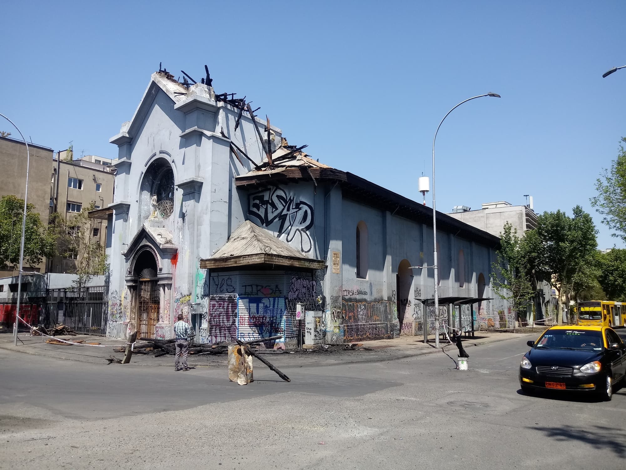 L'église paroissiale La Asunción à Santiago du Chili a été brûlée le 19.10.2020 (Photo : ACN) L'église paroissiale La Asunción à Santiago du Chili a été brûlée le 19.10.2020 (Photo : ACN)