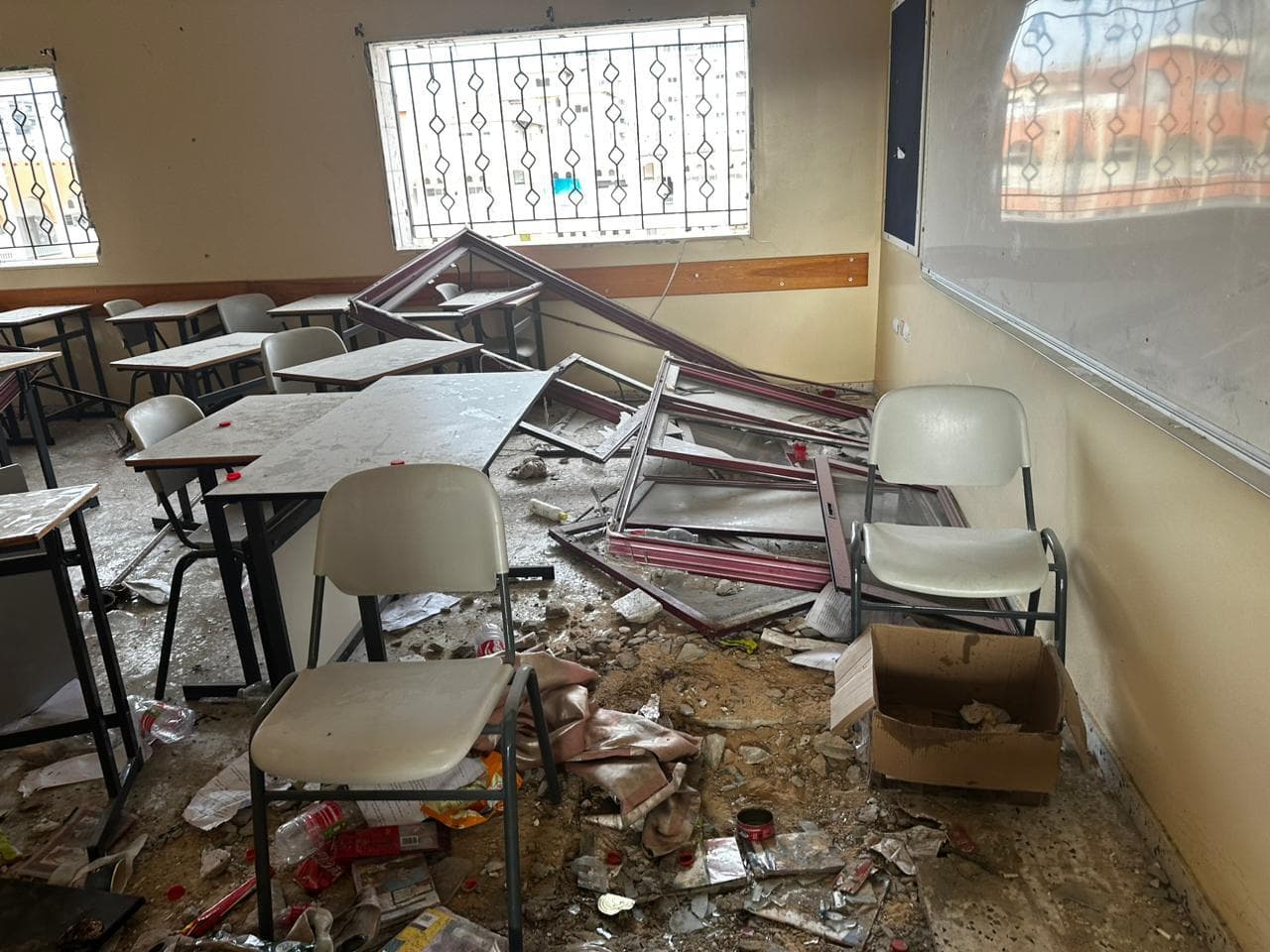 Ein zerstörtes Klassenzimmer in Gaza, Palästina (Foto: ACN) Ein zerstörtes Klassenzimmer in Gaza, Palästina (Foto: ACN)