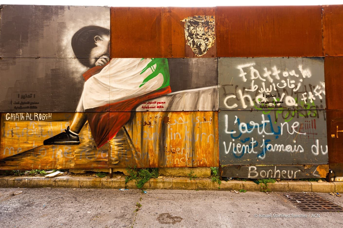 Graffiti neben der St. Georgs-Kathedrale in Beirut (Libanon) (© Ismael Martínez Sánchez / ACN) Graffiti neben der St. Georgs-Kathedrale in Beirut (Libanon) (© Ismael Martínez Sánchez / ACN)