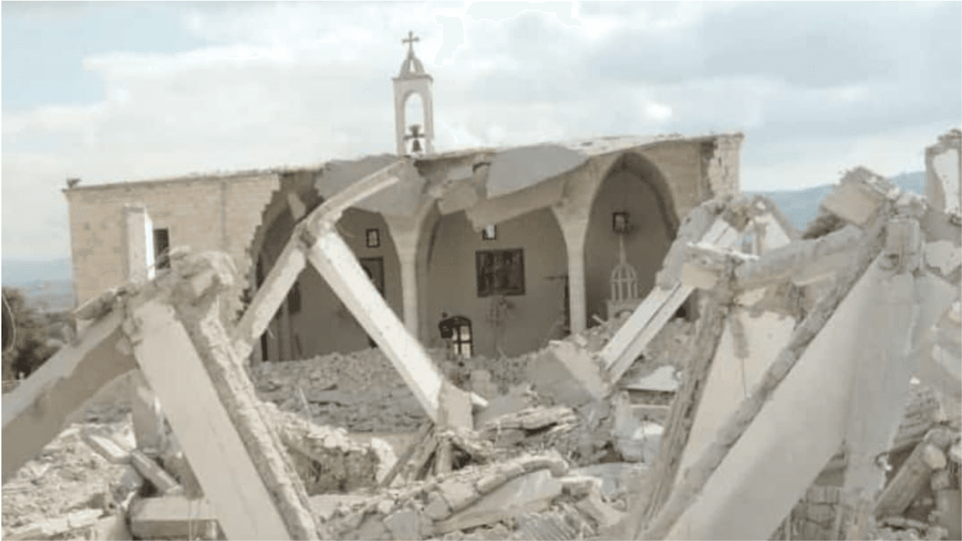 Église détruite lors d'un raid aérien ©ACN Église détruite lors d'un raid aérien ©ACN