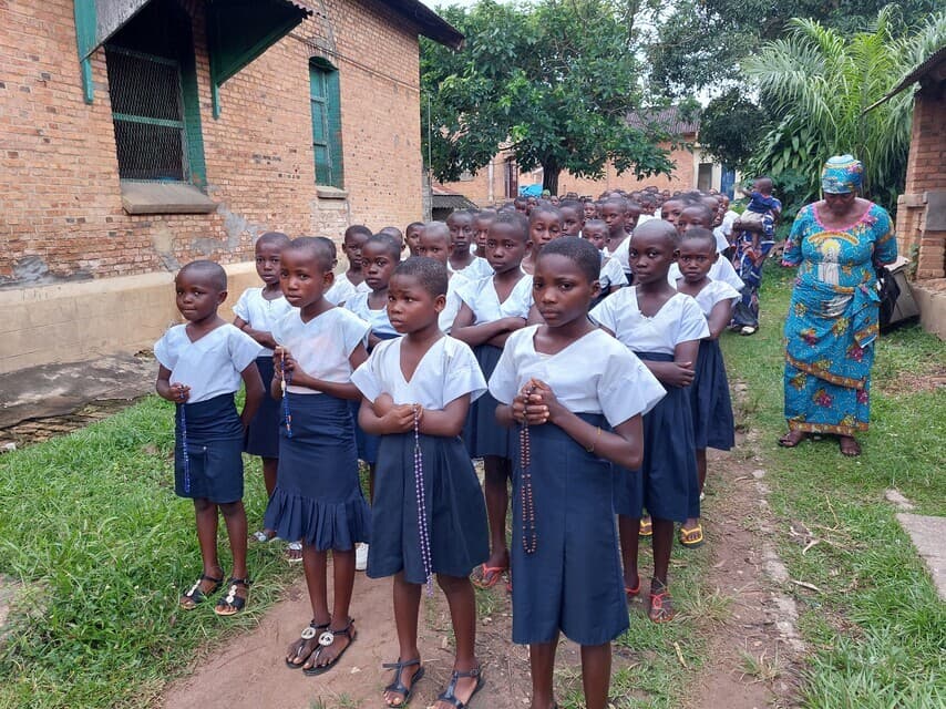 « Un million d'enfants prient le chapelet » en République démocratique du Congo ©ACN « Un million d'enfants prient le chapelet » en République démocratique du Congo ©ACN