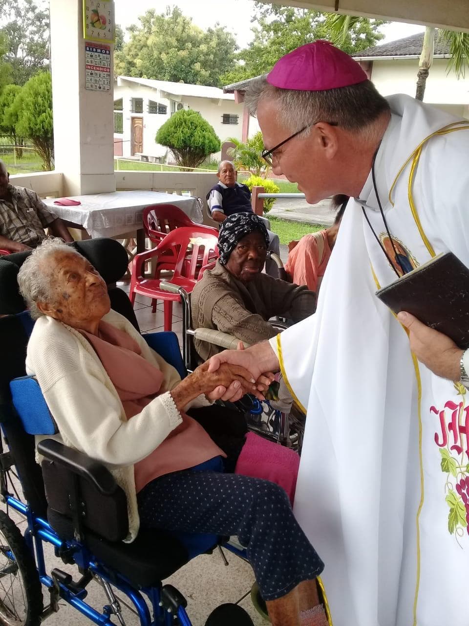 Bischof Crameri hat ein Herz für die Menschen Bischof Crameri hat ein Herz für die Menschen