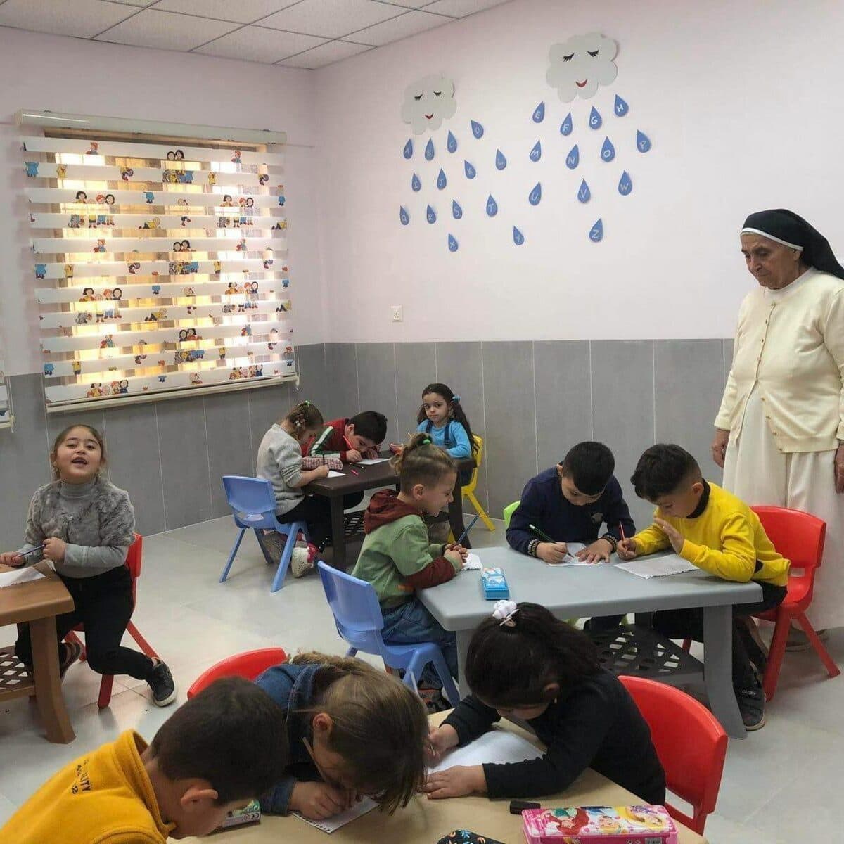 Grazie al vostro aiuto, i bambini possono tornare a sorridere. Grazie al vostro aiuto, i bambini possono tornare a sorridere.