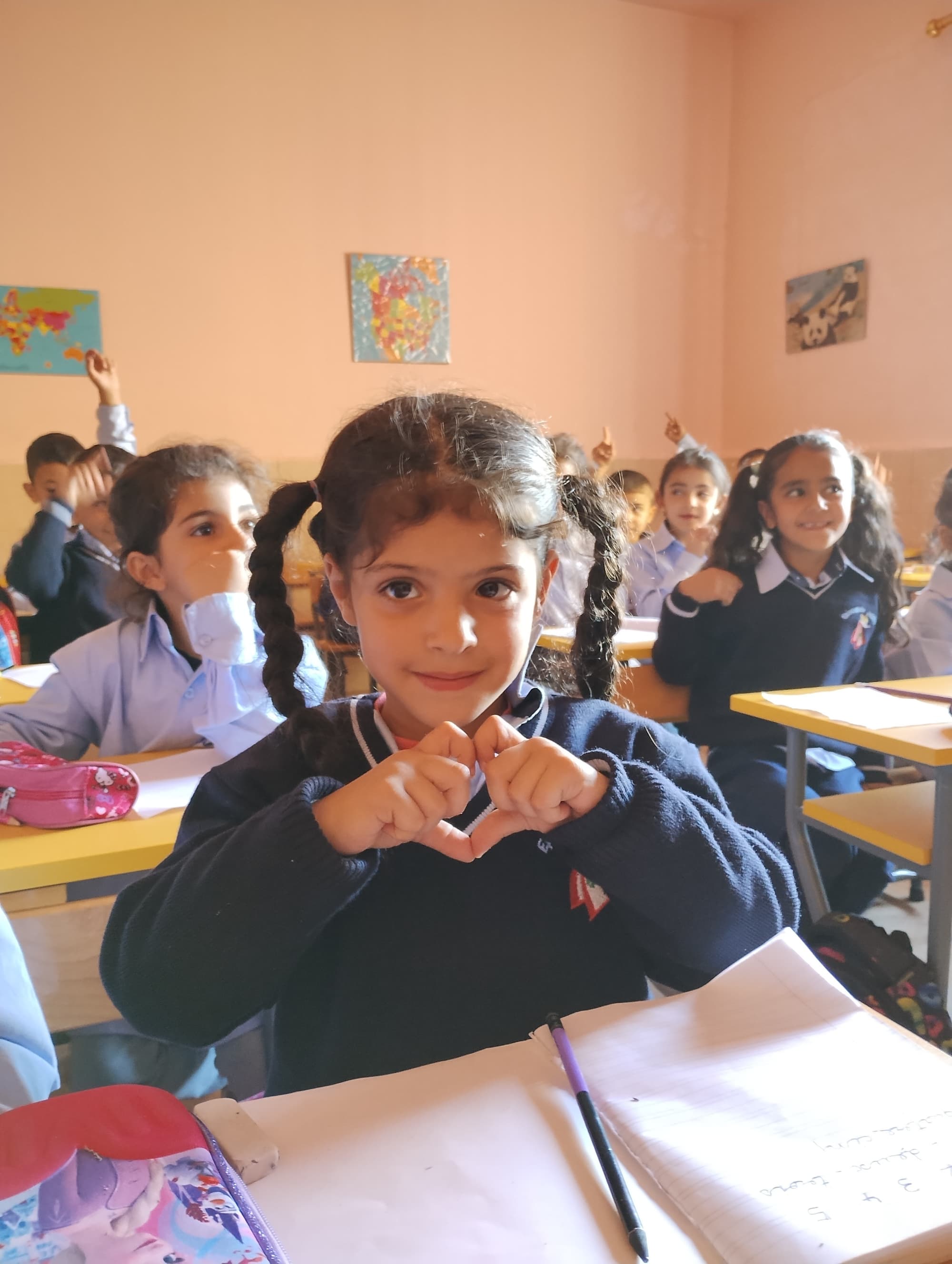 Les enfants en Syrie ont besoin de pouvoir continuer à apprendre. Les enfants en Syrie ont besoin de pouvoir continuer à apprendre.