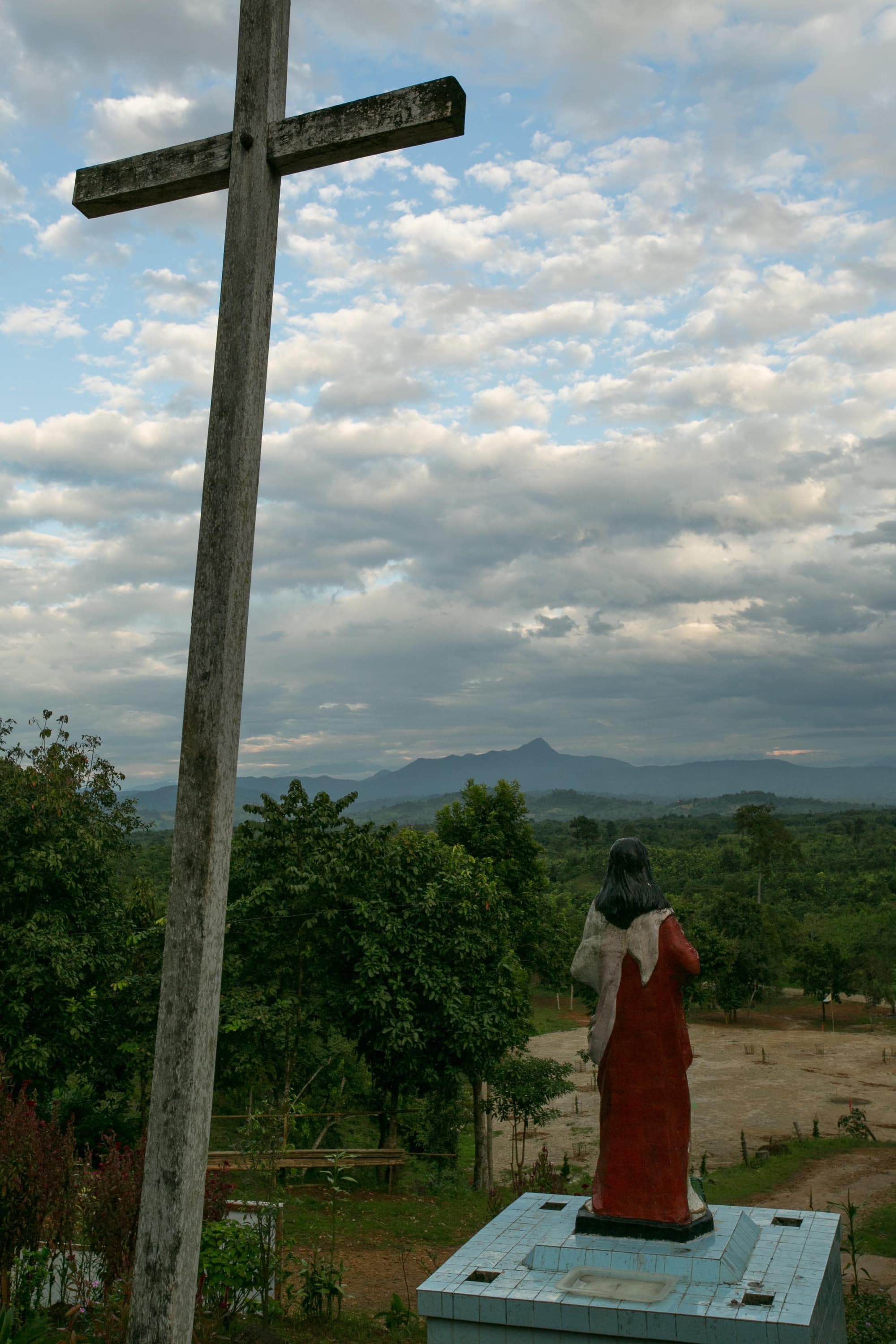 Jesus trägt das Leid der Menschen in Myanmar mit. (Bild: ACN) Jesus trägt das Leid der Menschen in Myanmar mit. (Bild: ACN)