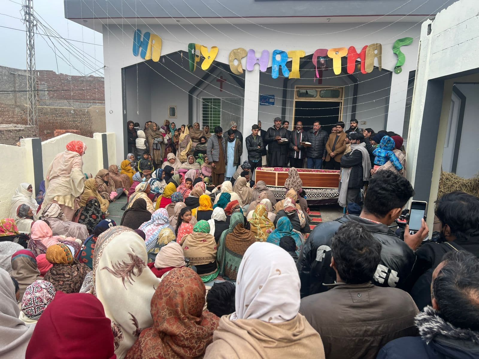 Beerdigung von Suleman Masih, der in Pakistan Opfer christenfeindlicher Gewalt wurde. Beerdigung von Suleman Masih, der in Pakistan Opfer christenfeindlicher Gewalt wurde.