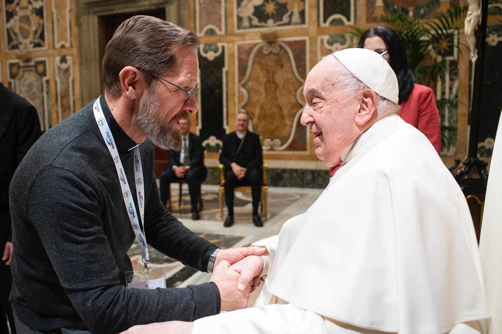 Pater Jaroslaw mit Papst Franziskus im Janaur 2025 in Rom. (Foto: ACN) Pater Jaroslaw mit Papst Franziskus im Janaur 2025 in Rom. (Foto: ACN)