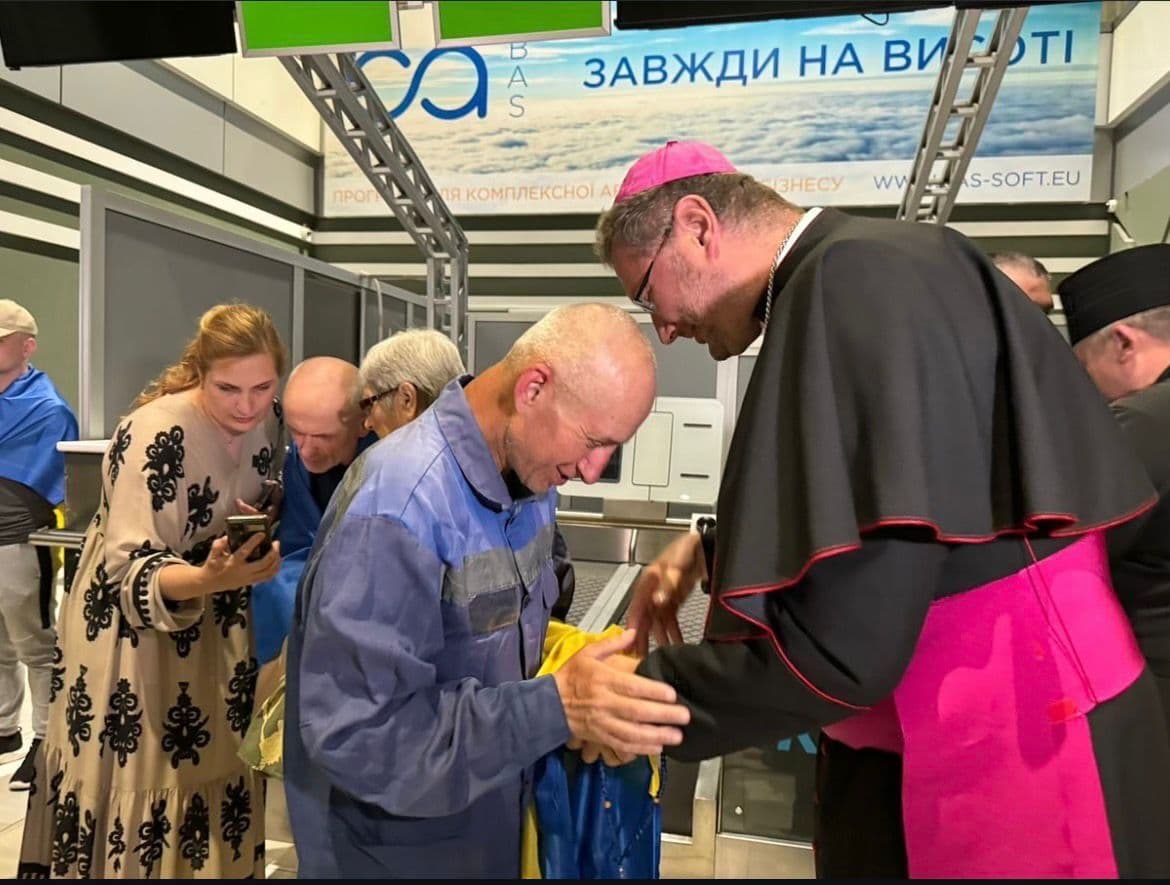 Zwei ukrainische Priester waren in Russischer Gefangenschaft Bild: Coordination Headquarters for the Treatment of Prisoners of War Zwei ukrainische Priester waren in Russischer Gefangenschaft Bild: Coordination Headquarters for the Treatment of Prisoners of War