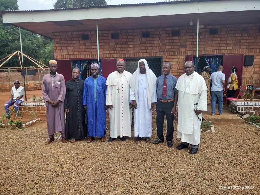 Kardinal Dieudonne Nzapalainga von Bangui mit anderen Religionsführern (© ACN) Kardinal Dieudonne Nzapalainga von Bangui mit anderen Religionsführern (© ACN)