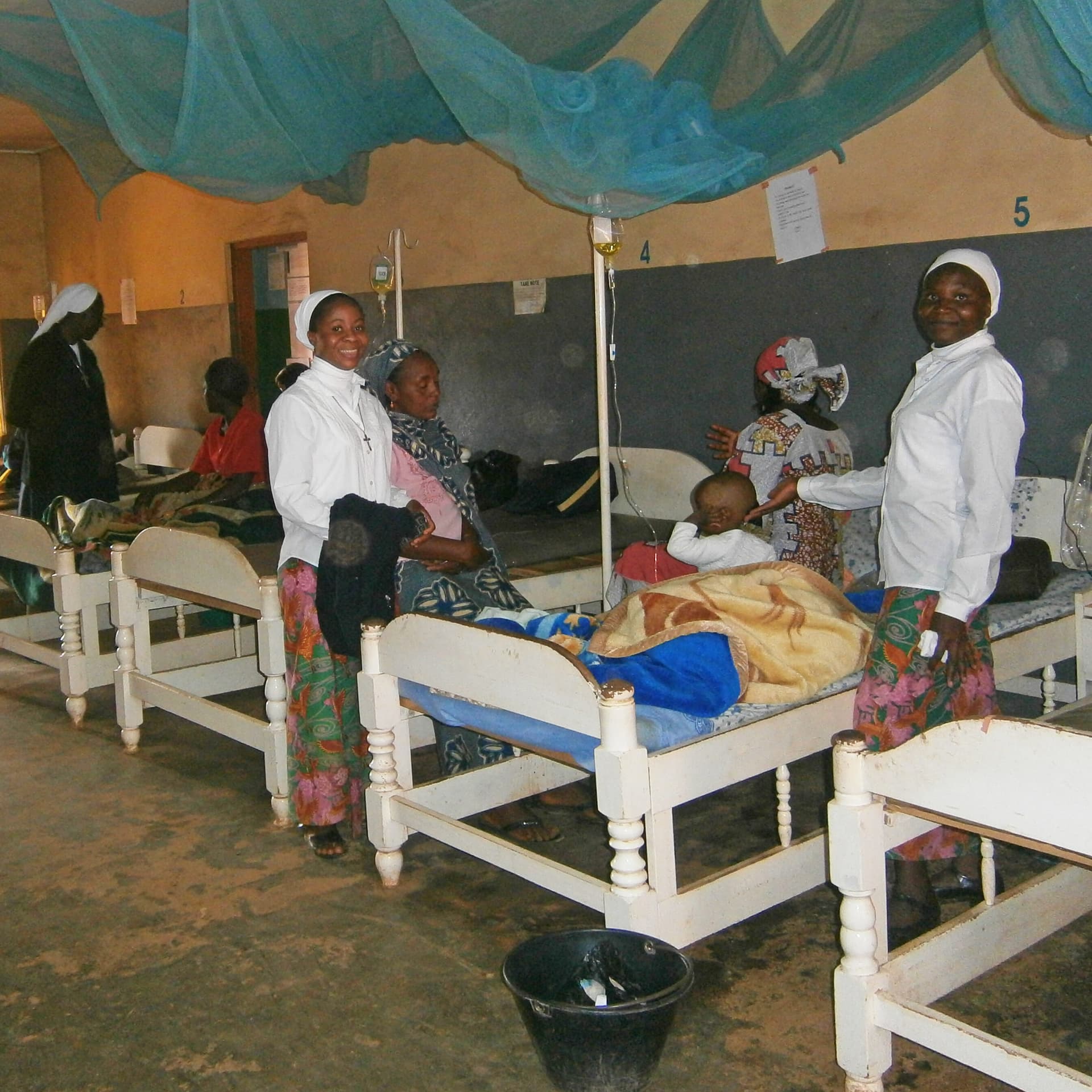 Ordensschwestern engagieren sich in den Gemeinden, in Schulen, Kranken- und Waisenhäusern Ordensschwestern engagieren sich in den Gemeinden, in Schulen, Kranken- und Waisenhäusern