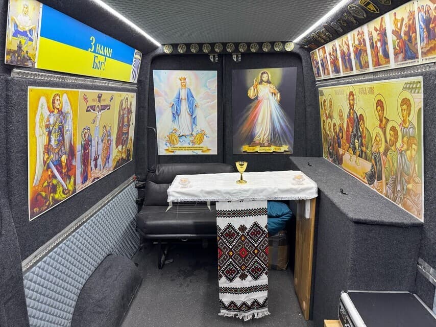 Une chapelle sur roues (© ACN) Une chapelle sur roues (© ACN)