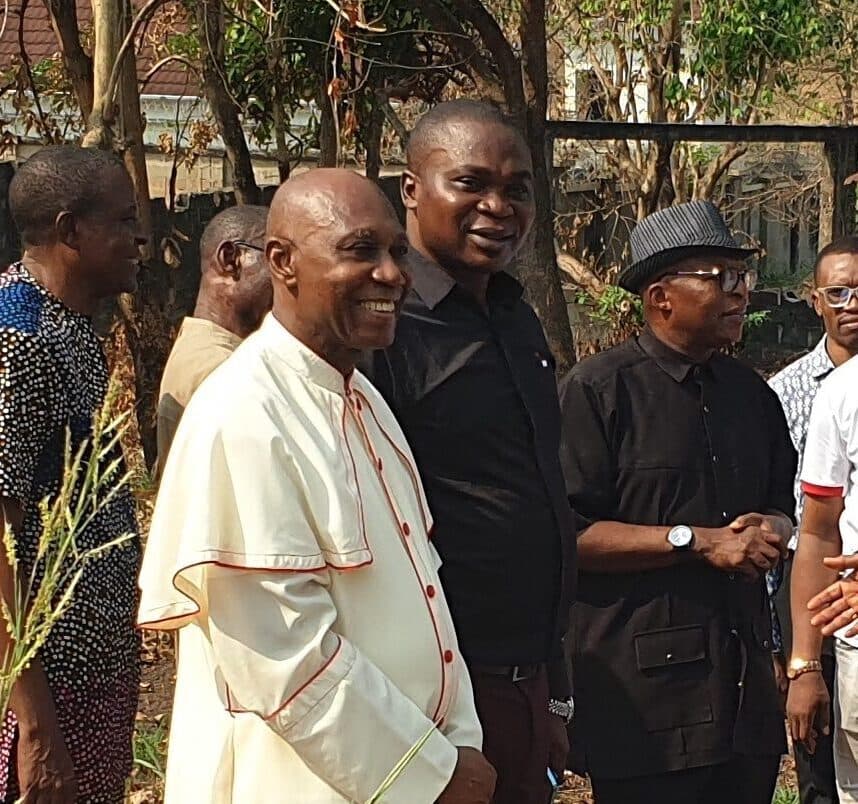 Msgr. Obiora Ike kommt in die Schweiz, um über die Situation der verfolgten Christen in Nigeria zu berichten. Msgr. Obiora Ike kommt in die Schweiz, um über die Situation der verfolgten Christen in Nigeria zu berichten.