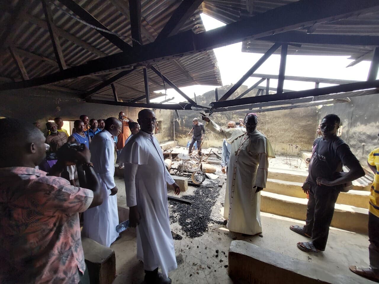 Zerstörte Kirche im Dorf Adama Dutse in Nigeria zeugt vom Hass gegen Christen ©ACN Zerstörte Kirche im Dorf Adama Dutse in Nigeria zeugt vom Hass gegen Christen ©ACN