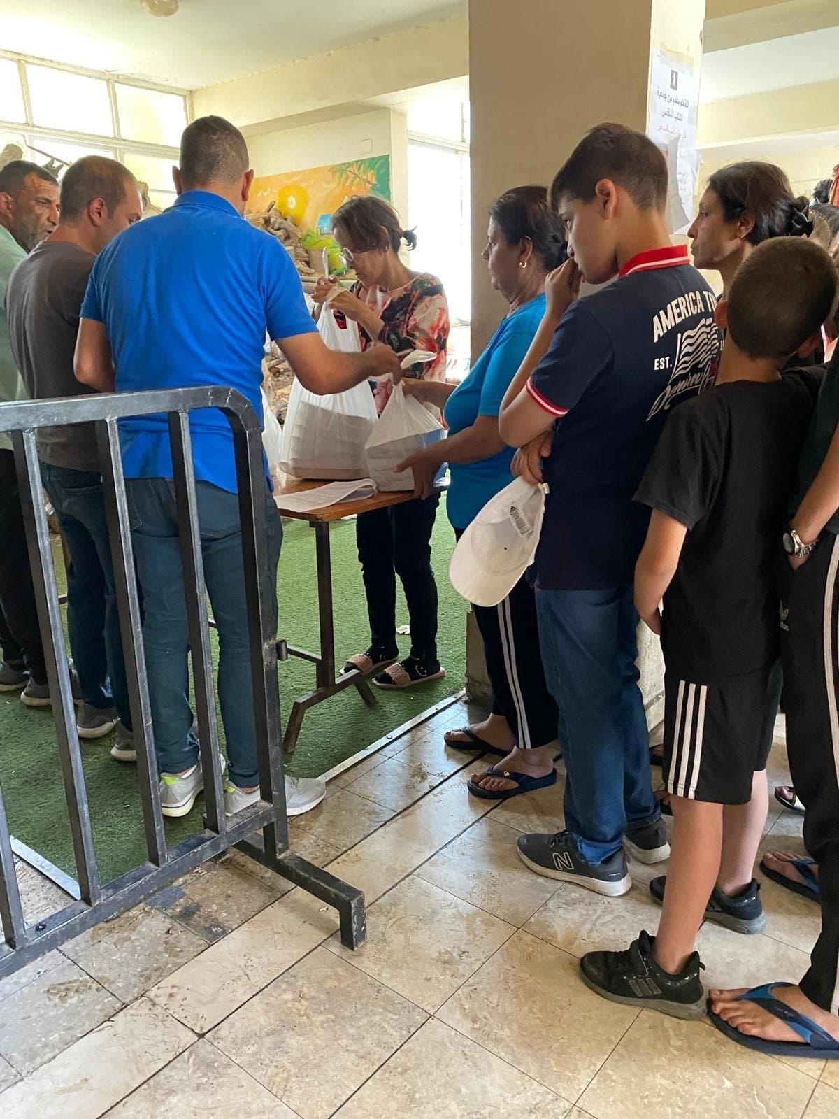 Verteilung von Lebensmitteln (Foto: Lateinisches Patriarchat von Jerusalem)