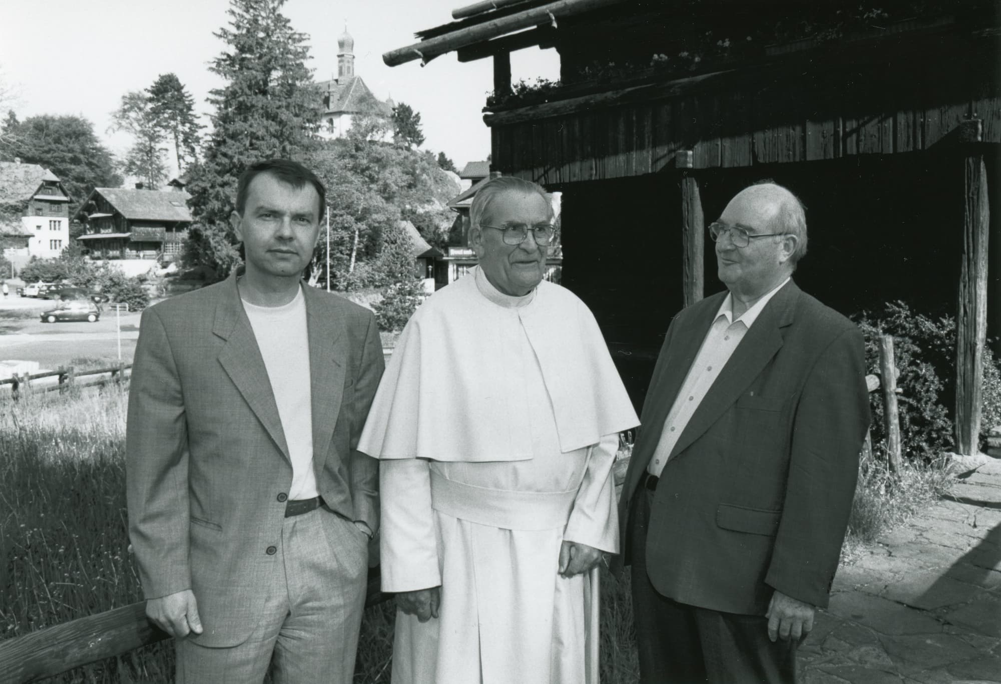 Jan Probst 1998 mit Pater Werenfried van Straaten, dem Gründer von «Kirche in Not (ACN)» ©ACN Jan Probst 1998 mit Pater Werenfried van Straaten, dem Gründer von «Kirche in Not (ACN)» ©ACN