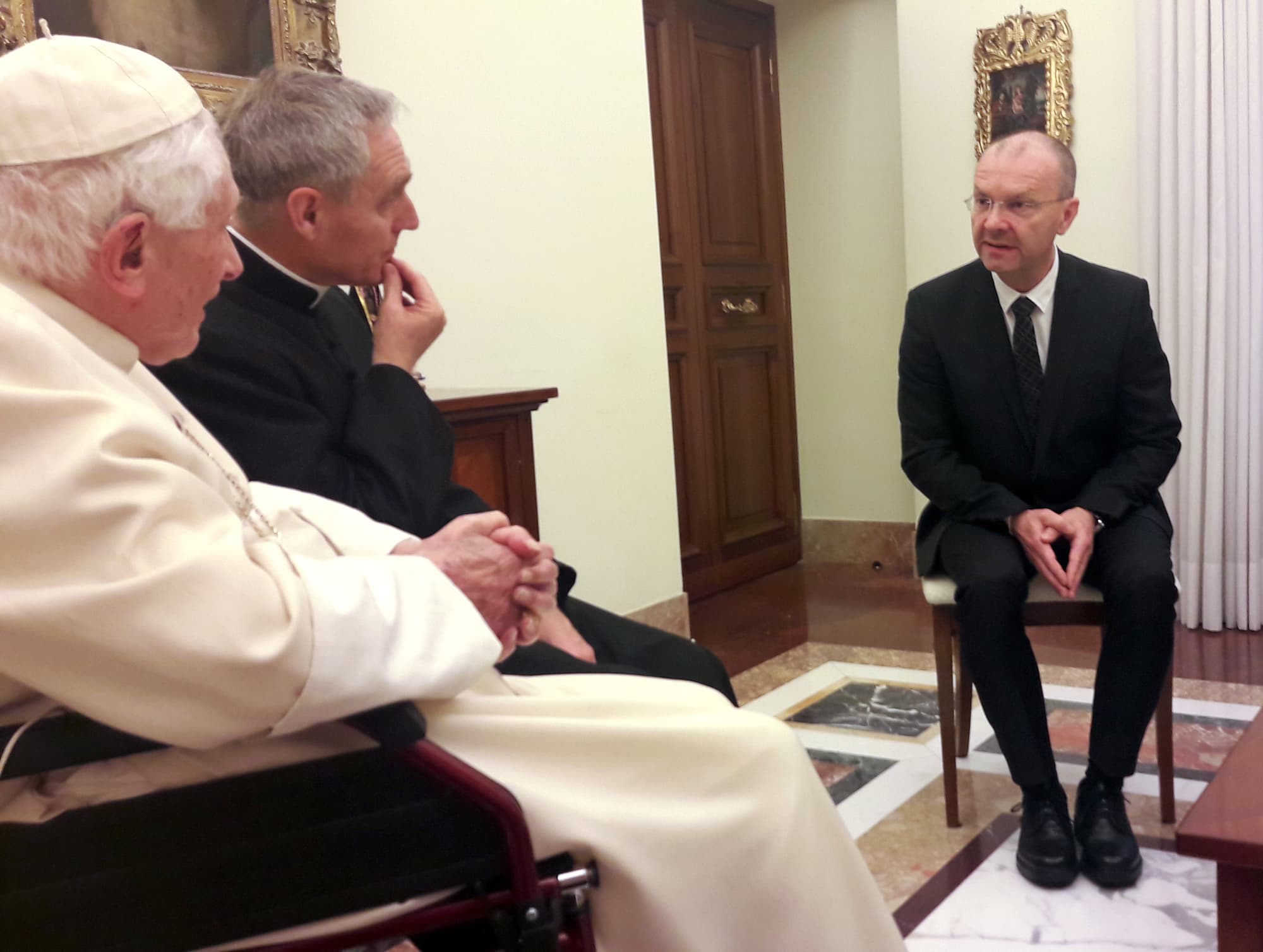 Jan Probst bei einer Begegnung mit Papst Benedikt XVI. 2019. ©ACN Jan Probst bei einer Begegnung mit Papst Benedikt XVI. 2019. ©ACN