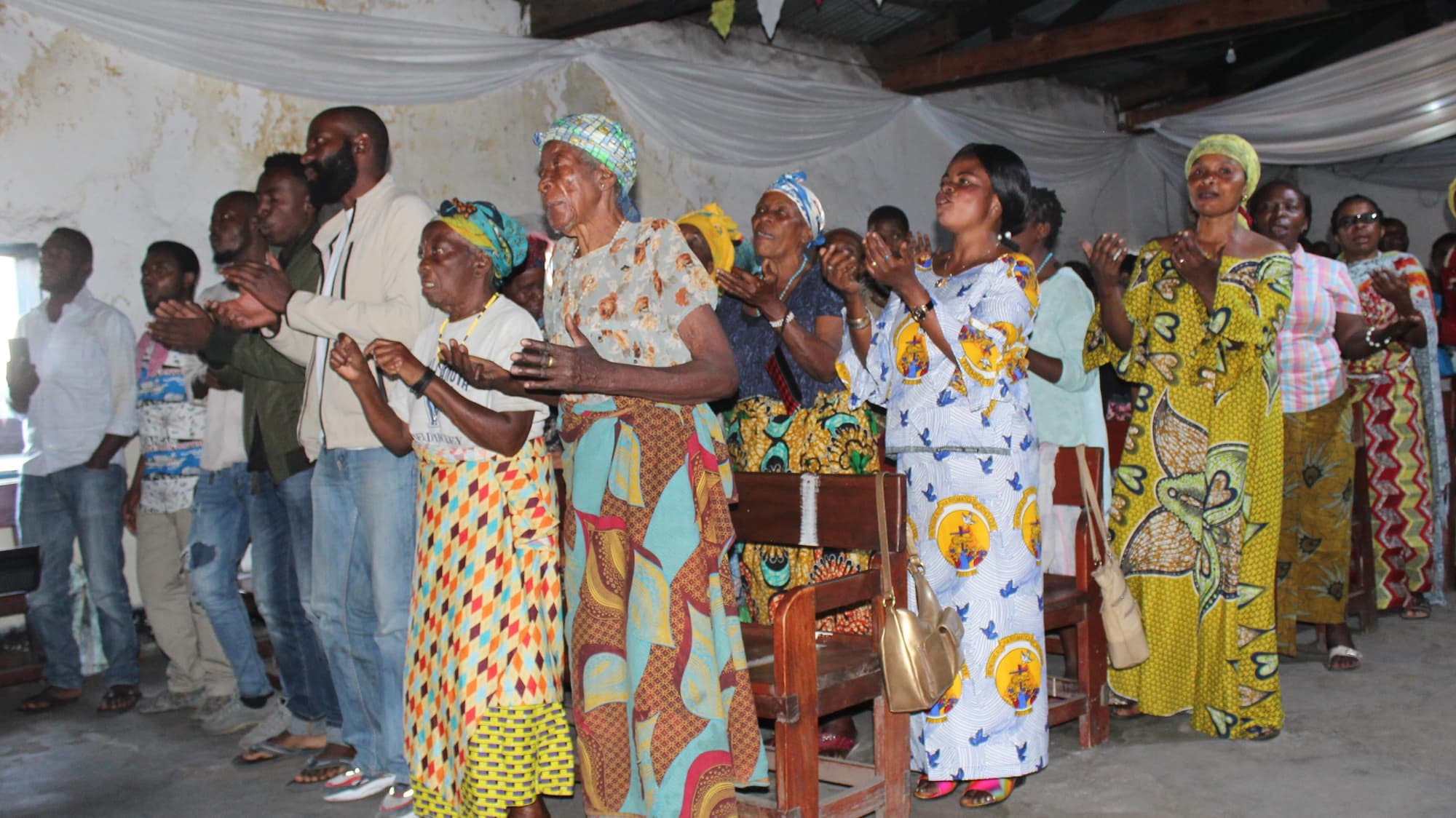 Ein Gottesdienst in der Dem. Rep. Kongo. (Foto: ACN) Ein Gottesdienst in der Dem. Rep. Kongo. (Foto: ACN)