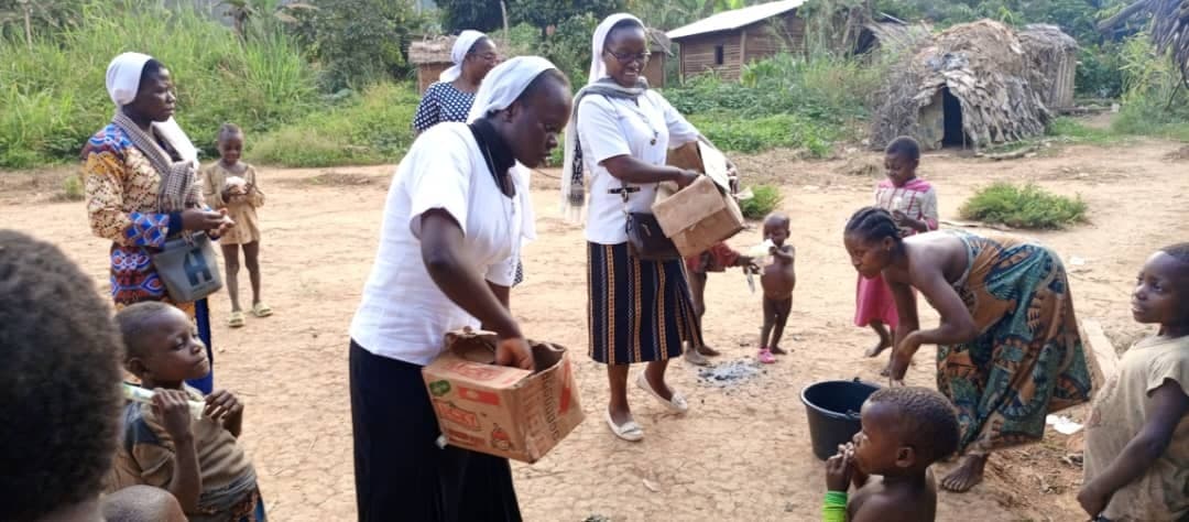 Donare speranza nelle regioni in crisi del mondo – Qui delle suore aiutano gli affamati e i bisognosi in Camerun (foto: ACN)