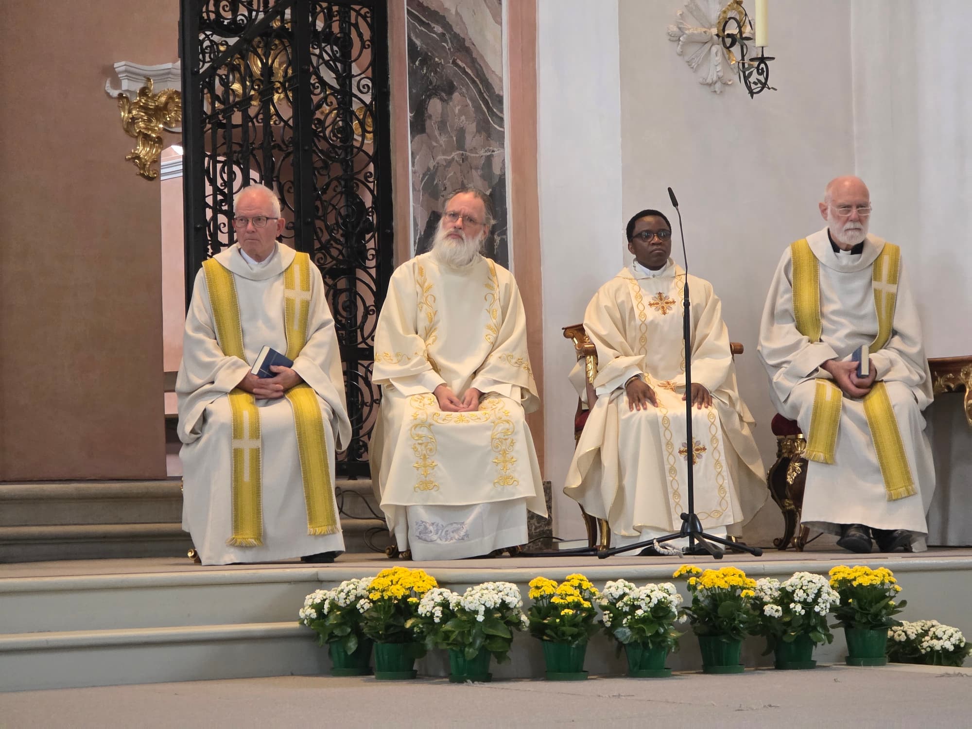 Bilder von der Wallfahrt nach Einsiedeln Konzelebranten bei der Pilgermesse in Einsiedeln.
