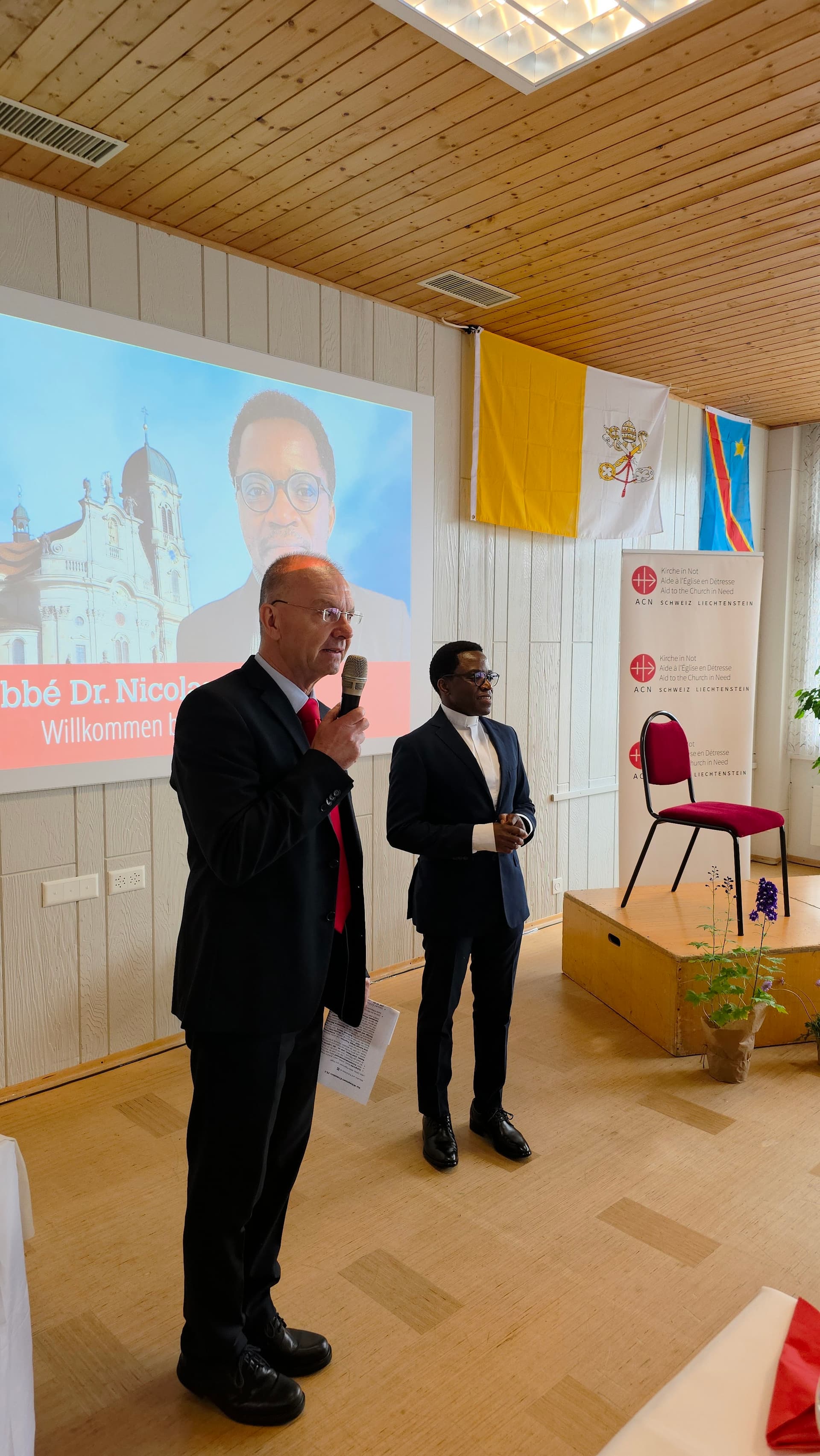 Bilder von der Wallfahrt nach Einsiedeln Jan Probst leitete das Podium ein.