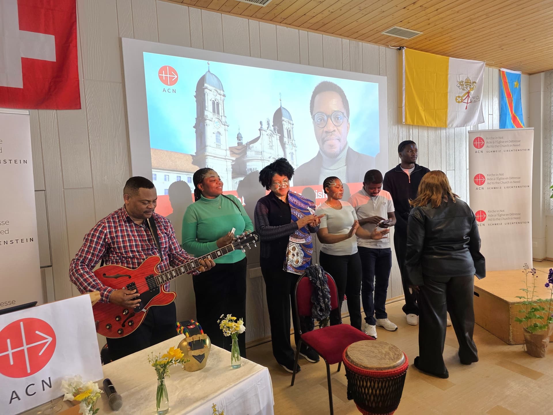 Bilder von der Wallfahrt nach Einsiedeln Der afrikanische Chor «Cantique des Anges»