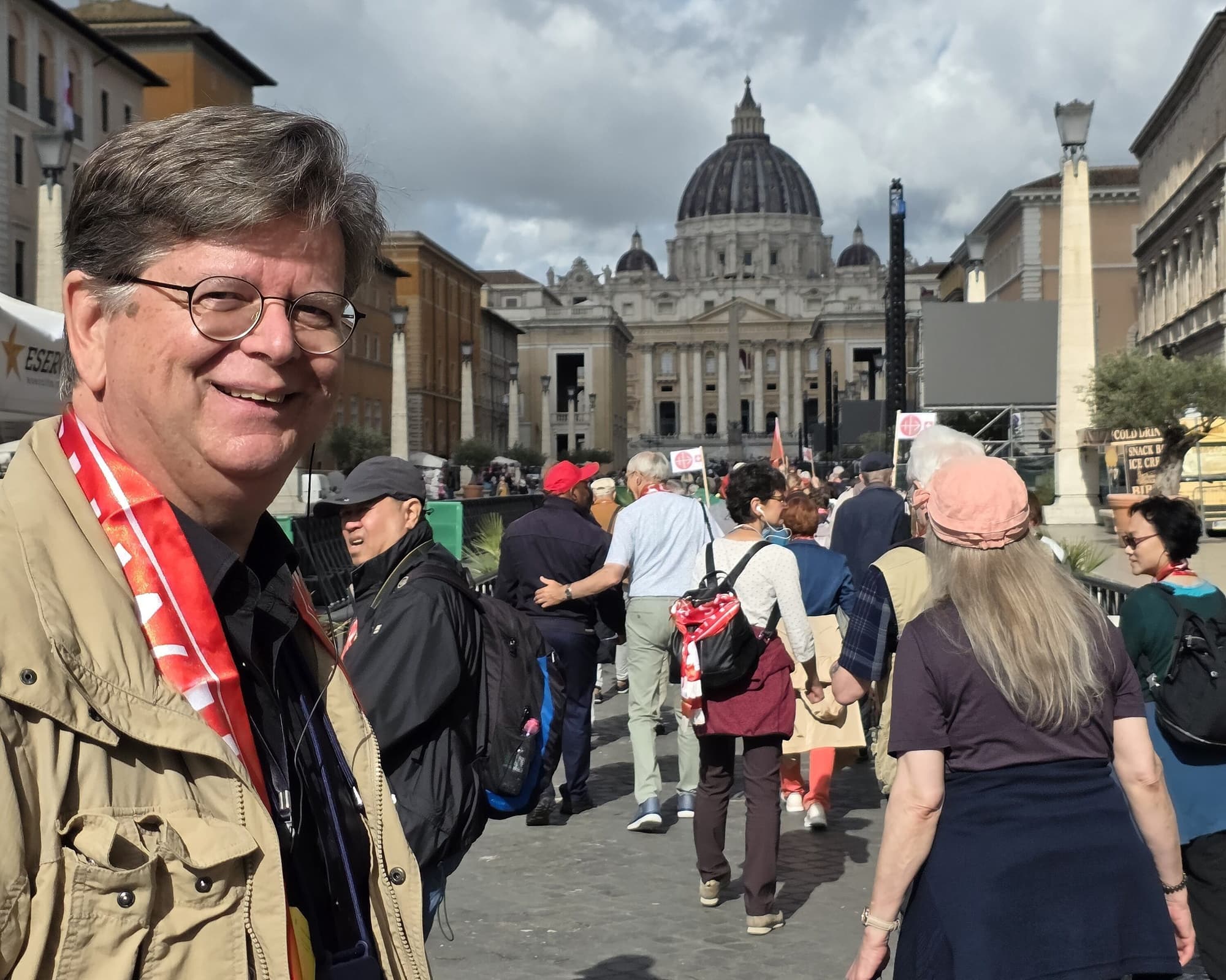 Impressionen der «Kirche in Not (ACN)»-Pilgerreise nach Rom (5.-11.05.2025) «Kirche in Not (ACN)»-Pilger auf dem Weg zum Petersdom. (Foto: ACN)