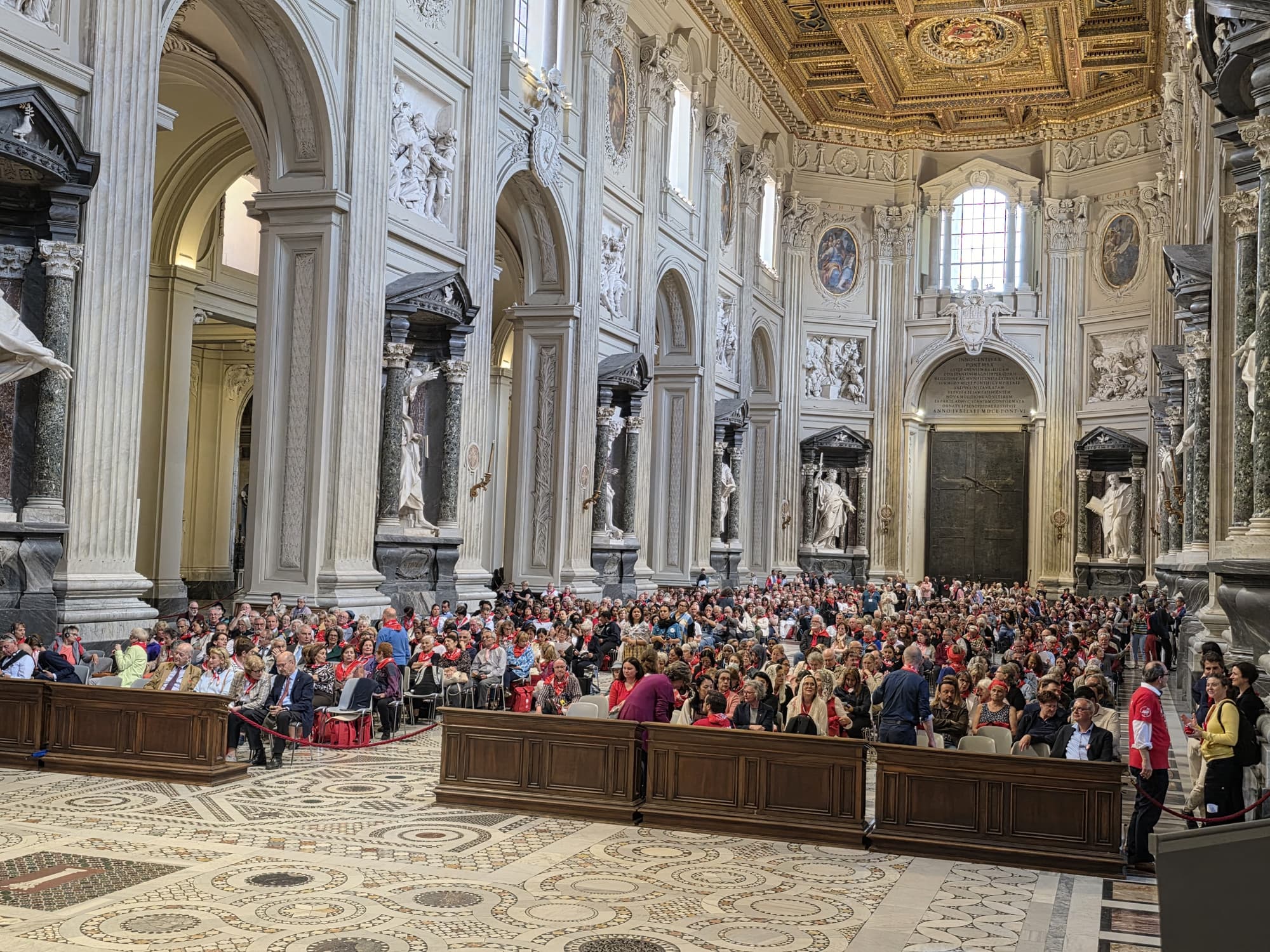 Impressionen der «Kirche in Not (ACN)»-Pilgerreise nach Rom (5.-11.05.2025) Alle 1000 «Kirche in Not (ACN)»-Pilger in der Lateran-Basilika. (Foto: ACN)