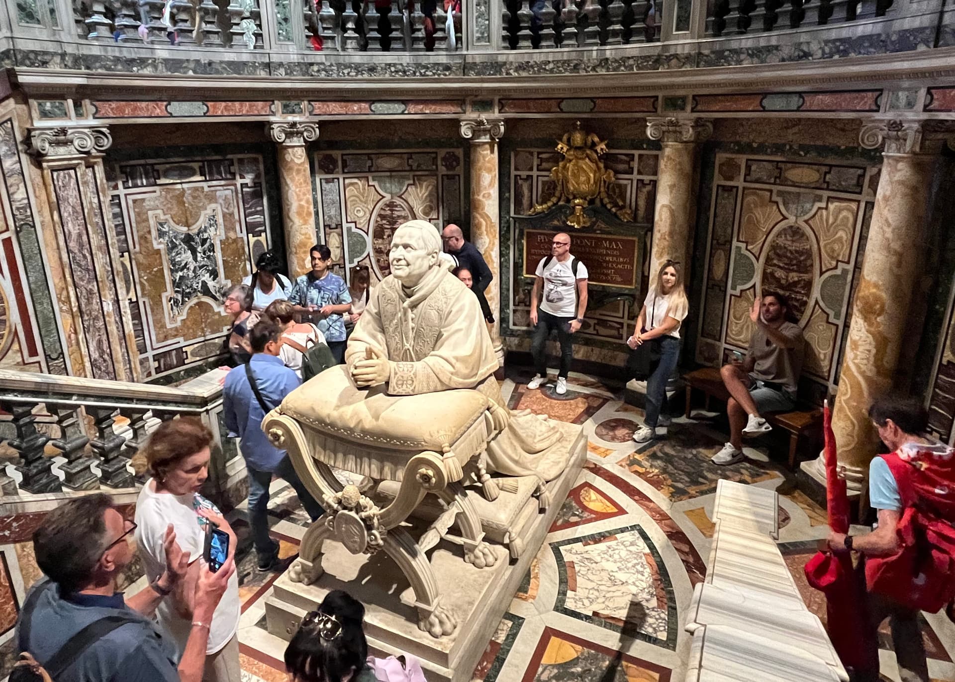 Impressionen der «Kirche in Not (ACN)»-Pilgerreise nach Rom (5.-11.05.2025) Pilger bei der Besichtigung wunderbarer Kirchen in Rom. (Foto: ACN)
