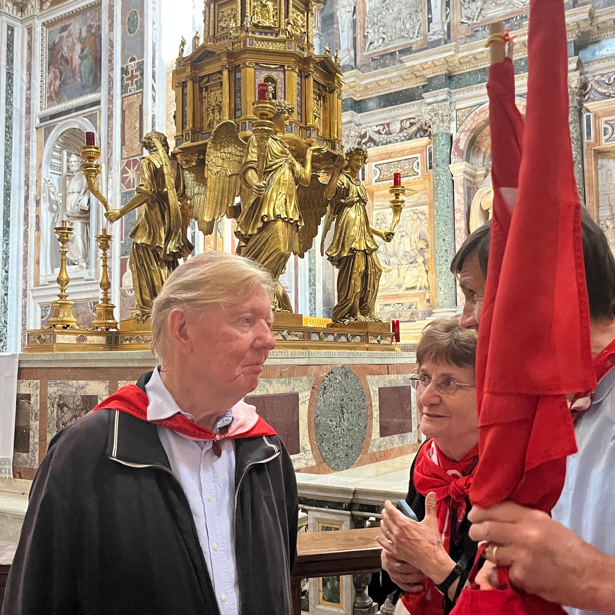 Impressionen der «Kirche in Not (ACN)»-Pilgerreise nach Rom (5.-11.05.2025) Pilger im Gespräch. (Foto: ACN)