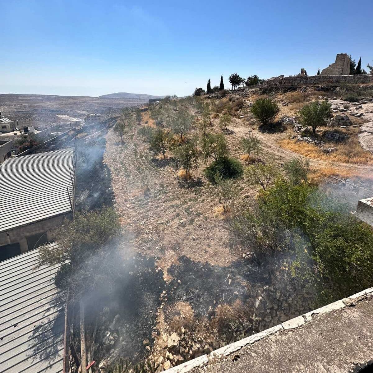Il villaggio di Taybeh avvolto da una nube di fumo@ACN Il villaggio di Taybeh avvolto da una nube di fumo@ACN