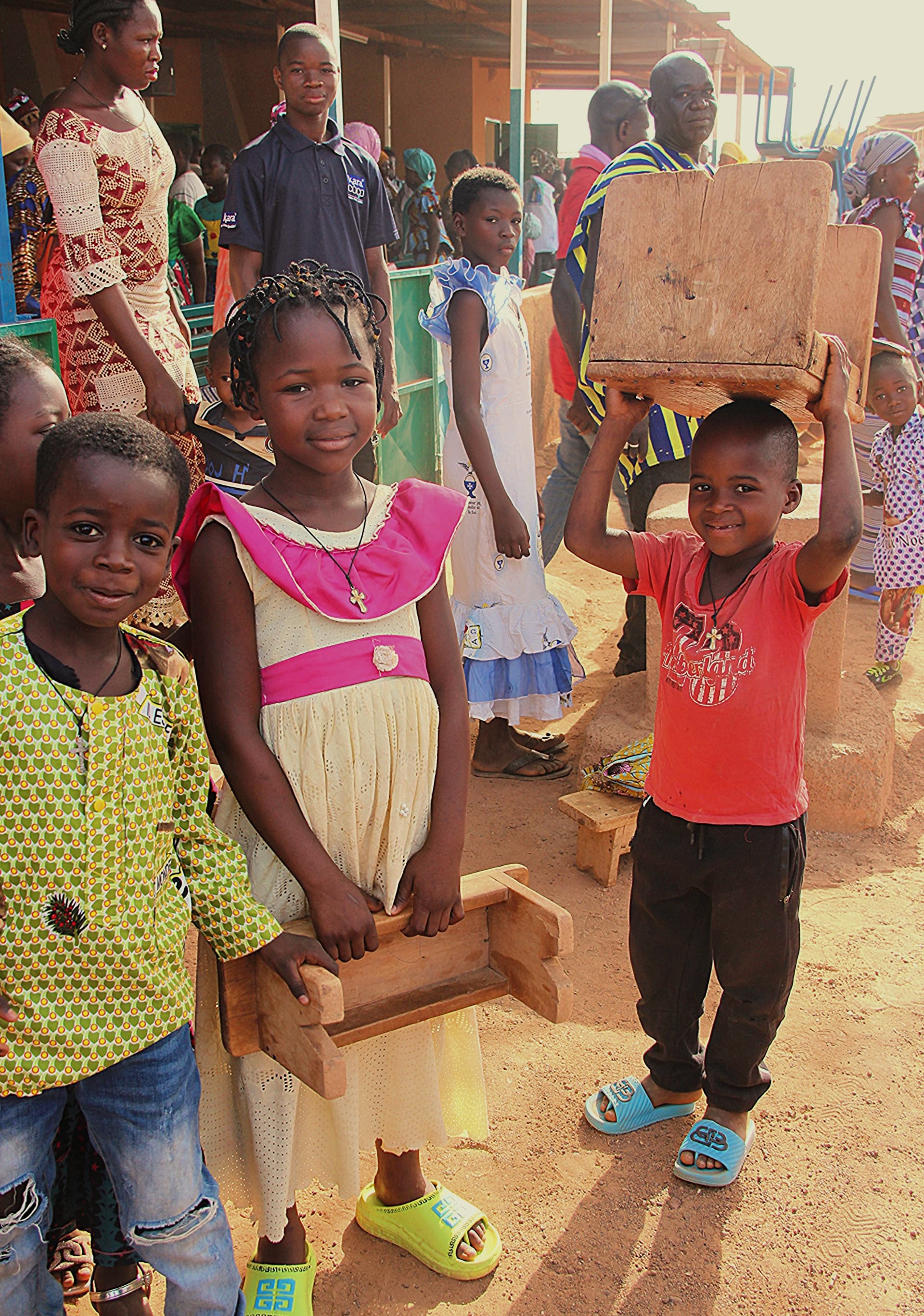 Mit Ihrer Spende sichern Sie Schulbildung und lebenswichtige Hilfe für Kinder in Burkina Faso ©ACN