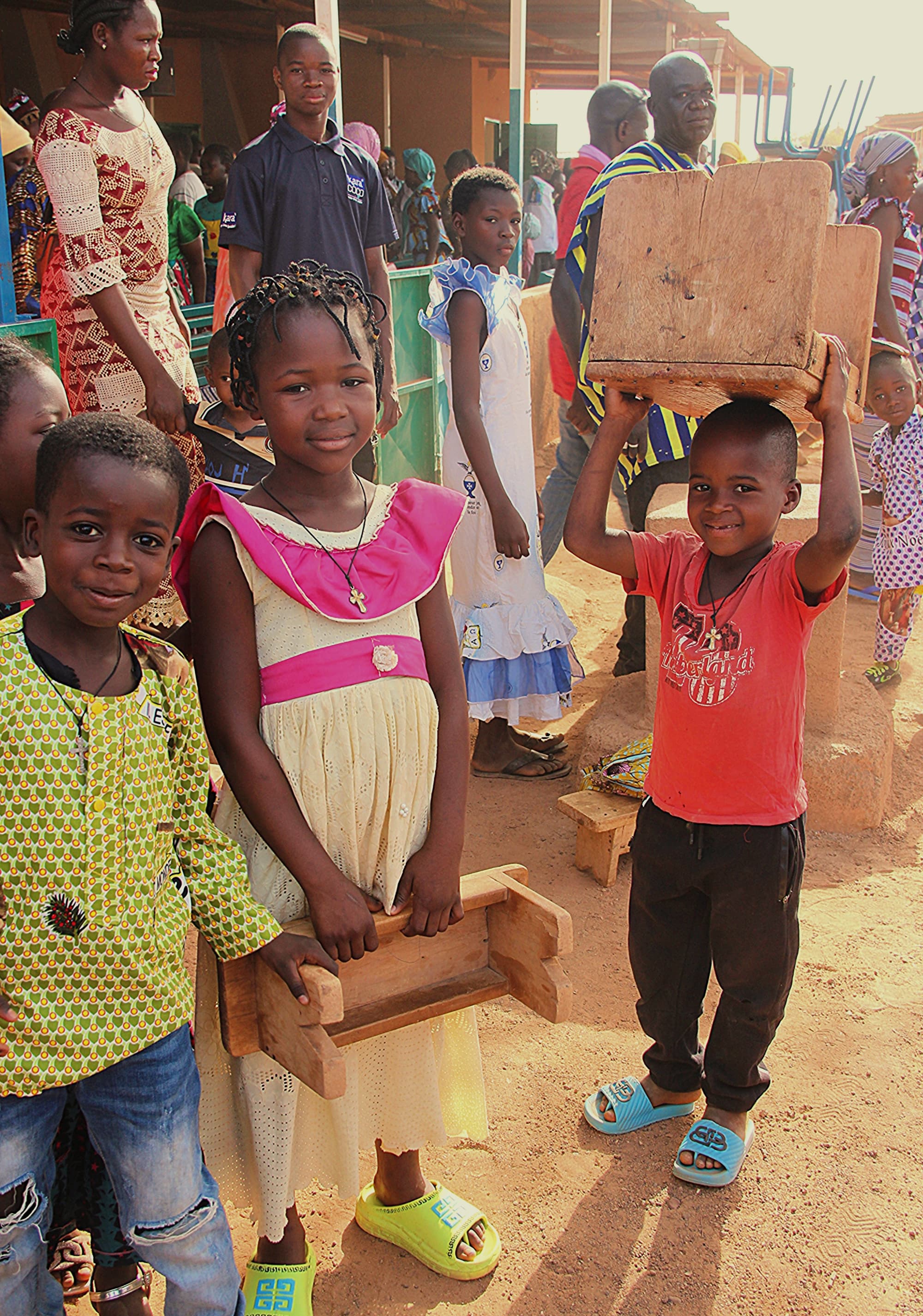 Mit Ihrer Spende sichern Sie Schulbildung und lebenswichtige Hilfe für Kinder in Burkina Faso ©ACN