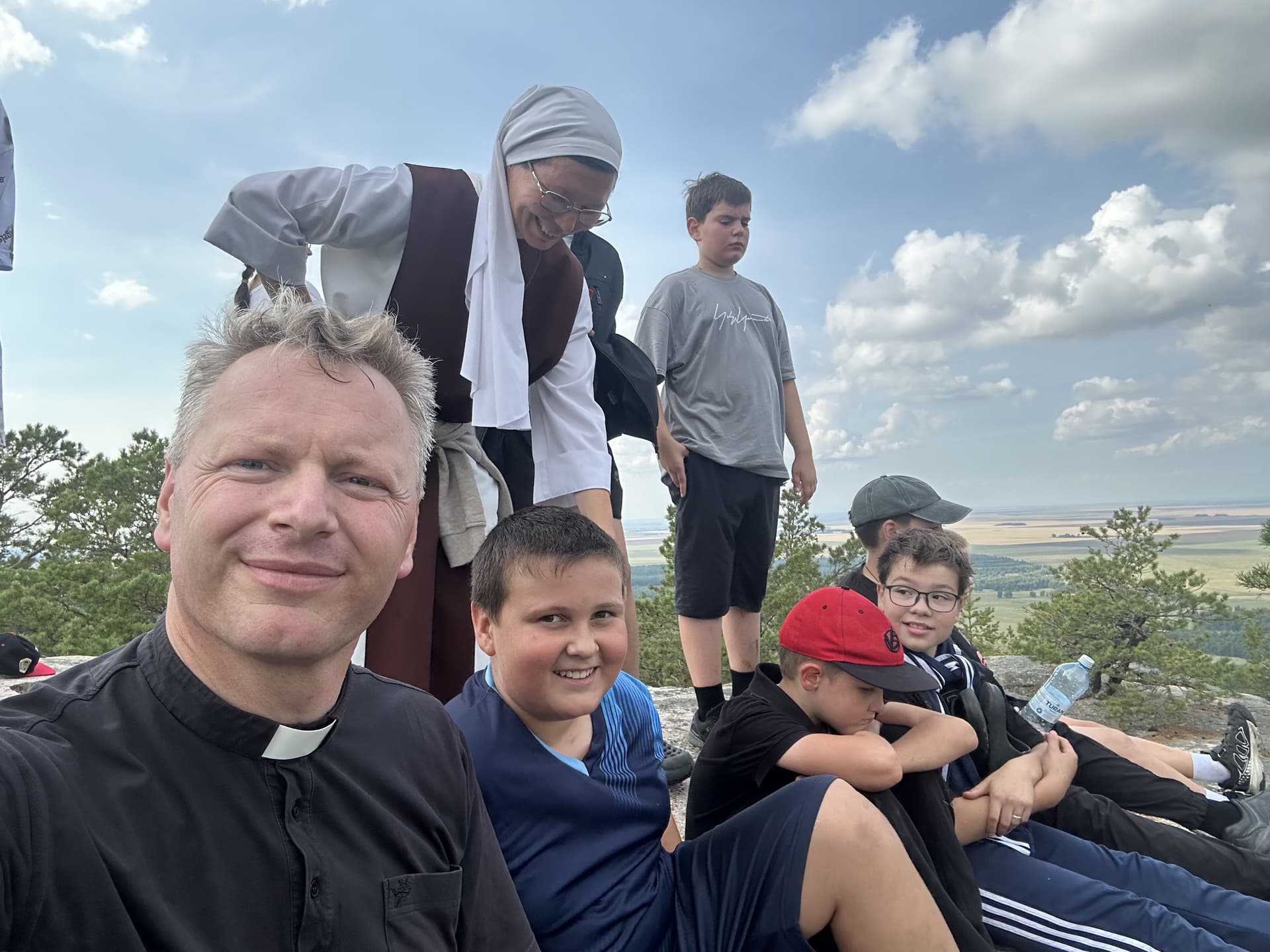 Pater Leopold bei einem Ausflug im Sommer. (Foto: ACN) Pater Leopold bei einem Ausflug im Sommer. (Foto: ACN)