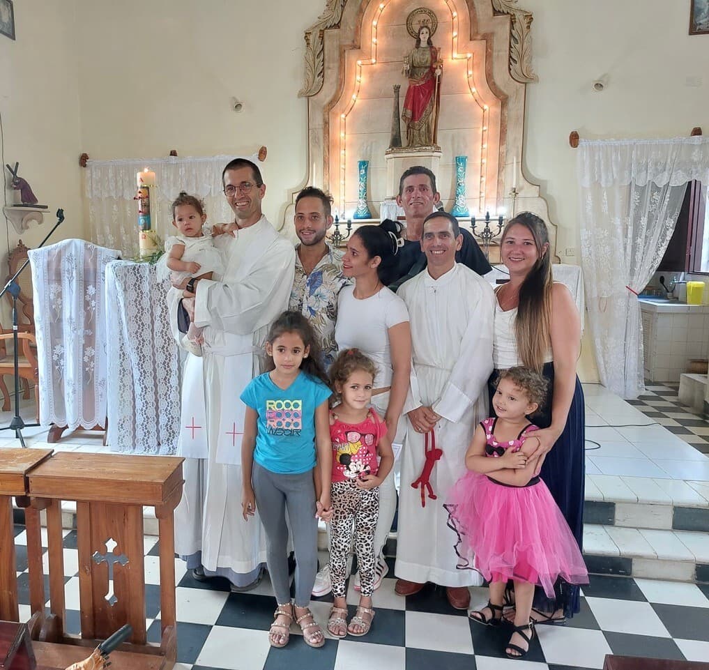 Pater Sebastien nach dem Gottesdienst (© ACN) Pater Sebastien nach dem Gottesdienst (© ACN)