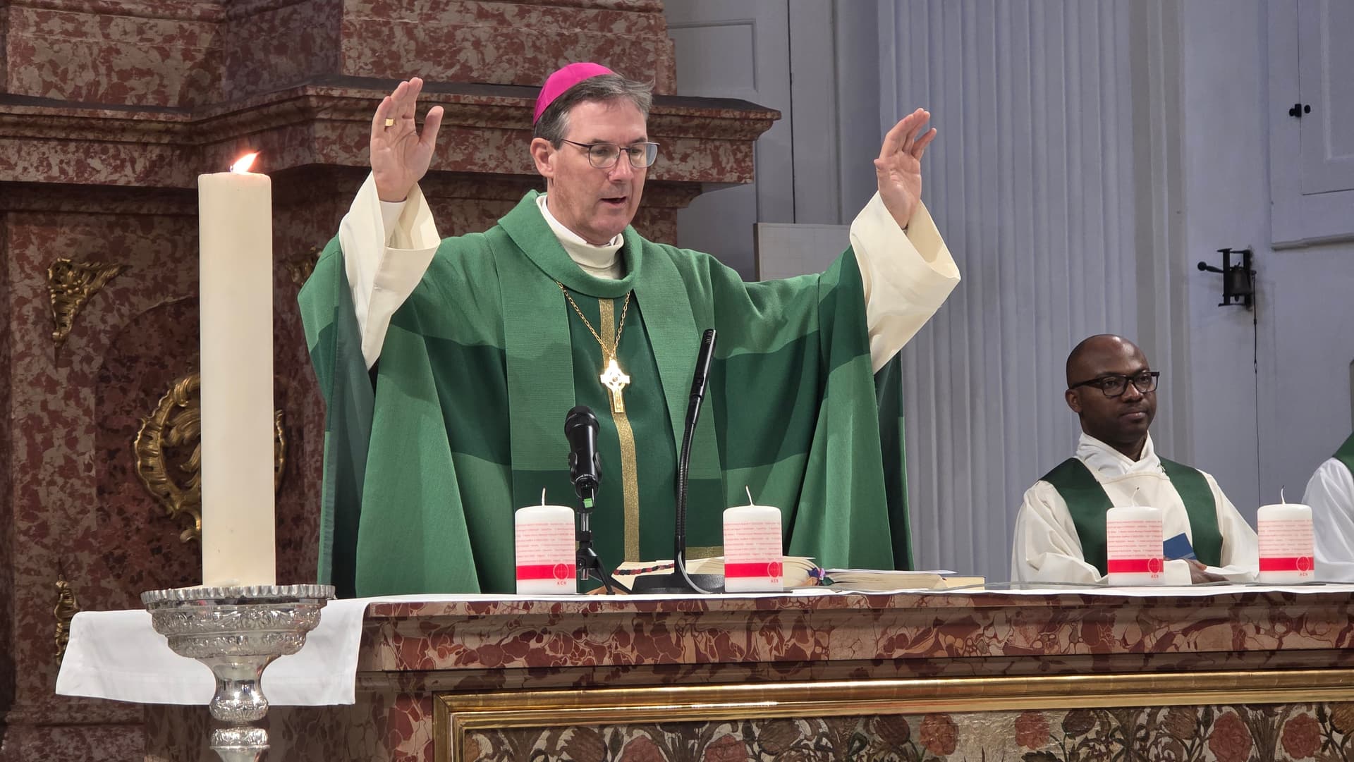 Die Messe wird zum Ort der Hoffnung, an dem die Sorgen der verfolgten Christen vor Gott getragen werden. ©ACN