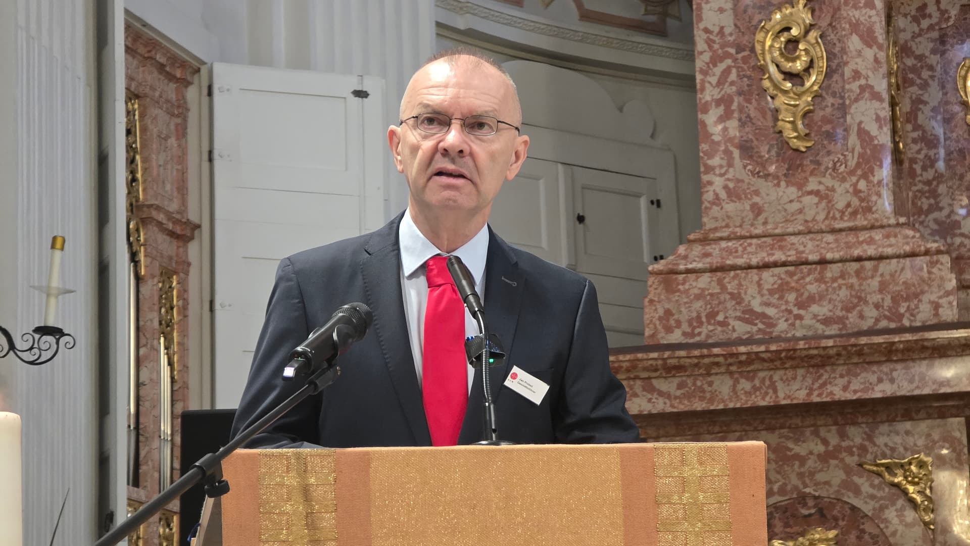 Mit Überzeugung und Herz spricht Jan Probst über die Not der bedrängten Christen und über die Hoffnung, die jede Unterstützung durch das Hilfswerk schenkt. ©ACN