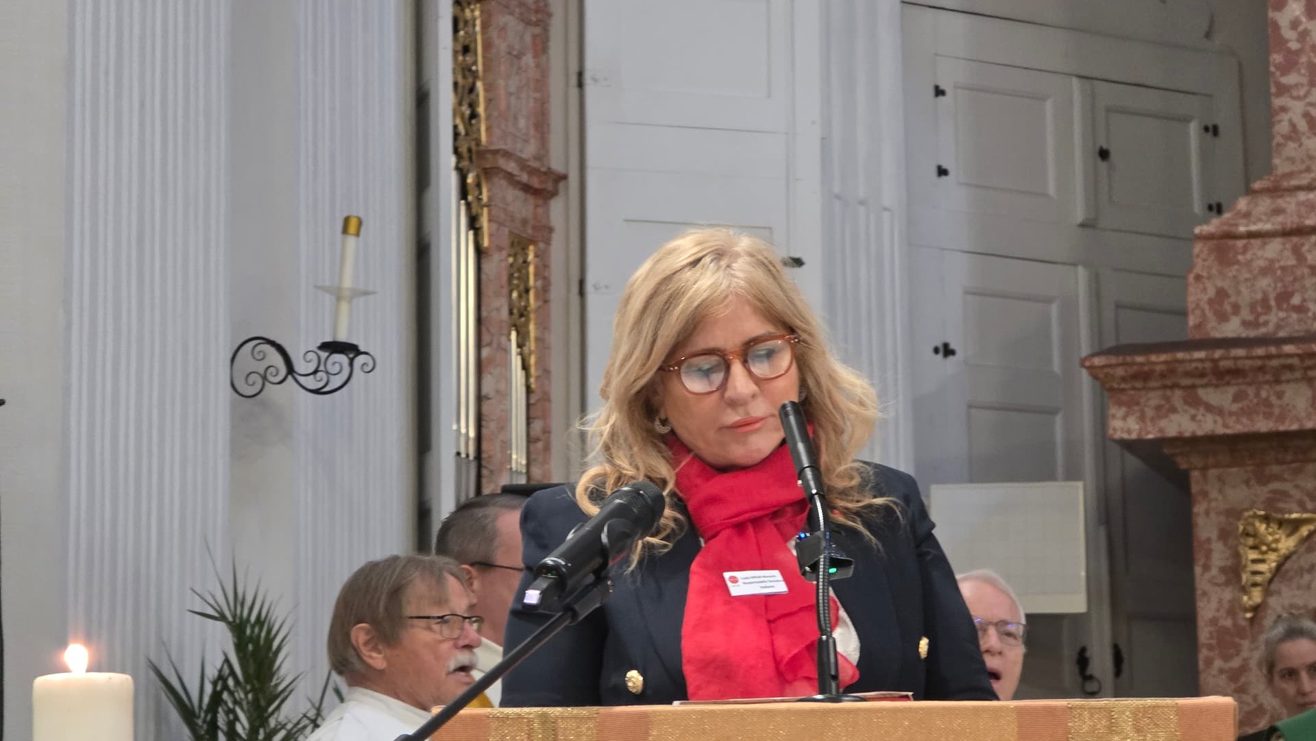 Lucia Wicki-Rensch beim Fürbittgebet für die verfolgten Christen. ©ACN