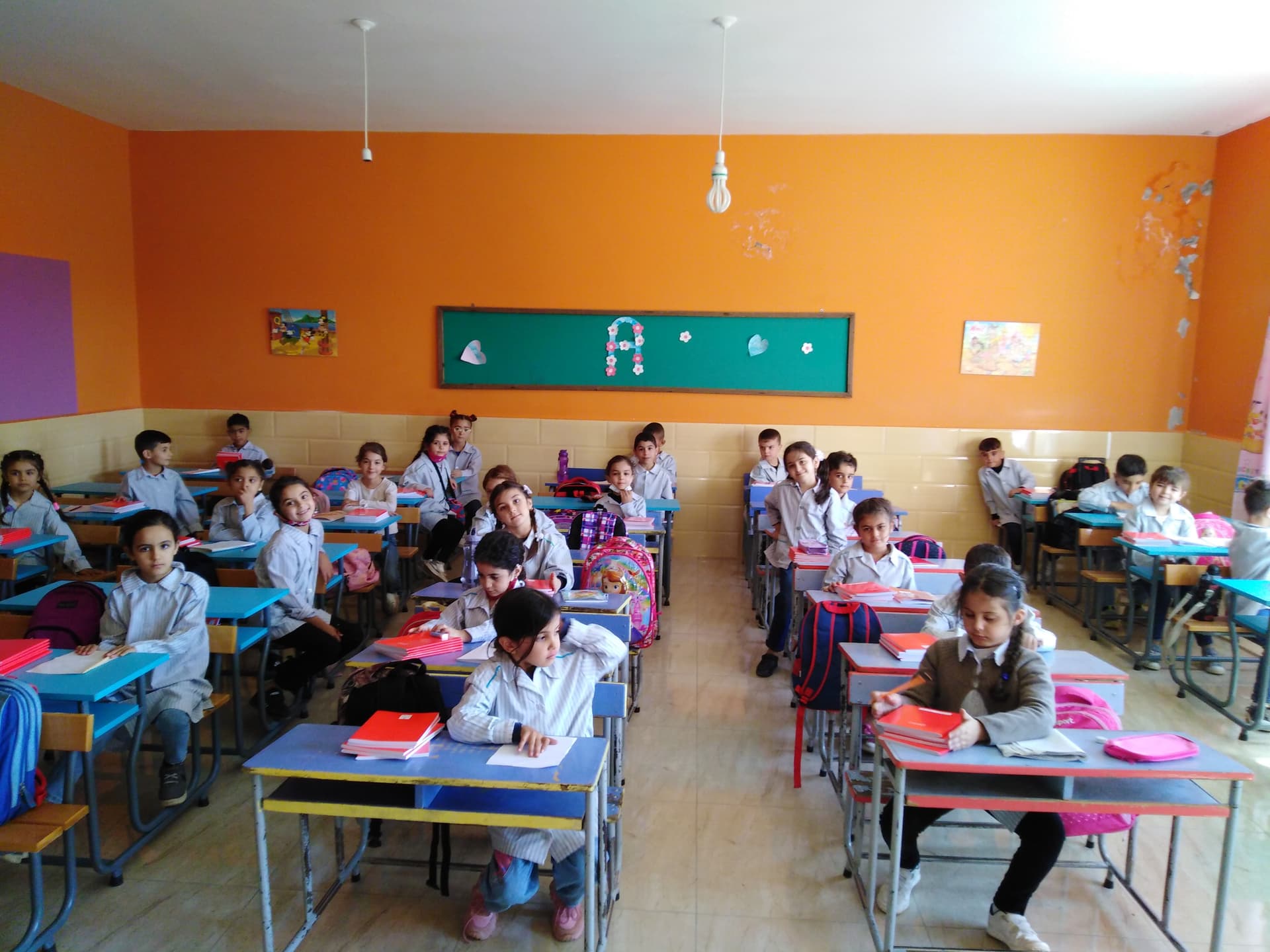 Élèves du primaire au Liban : Grâce à un soutien financier, l'école reste ouverte (© ACN) Élèves du primaire au Liban : Grâce à un soutien financier, l'école reste ouverte (© ACN)
