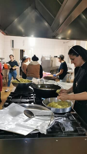 Cuisiner pour 800 personnes (photo : ACN) Cuisiner pour 800 personnes (photo : ACN)