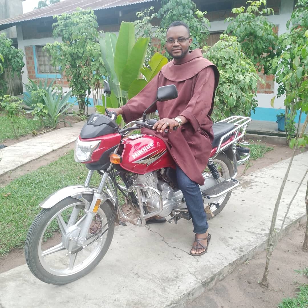 Congo: tre moto per i francescani (Foto: ACN) Congo: tre moto per i francescani (Foto: ACN)