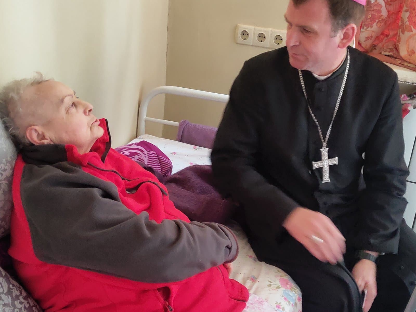 Seelsorger in der Ukraine haben ein offenes Ohr für die Sorgen der Menschen (©ACN) Seelsorger in der Ukraine haben ein offenes Ohr für die Sorgen der Menschen (©ACN)